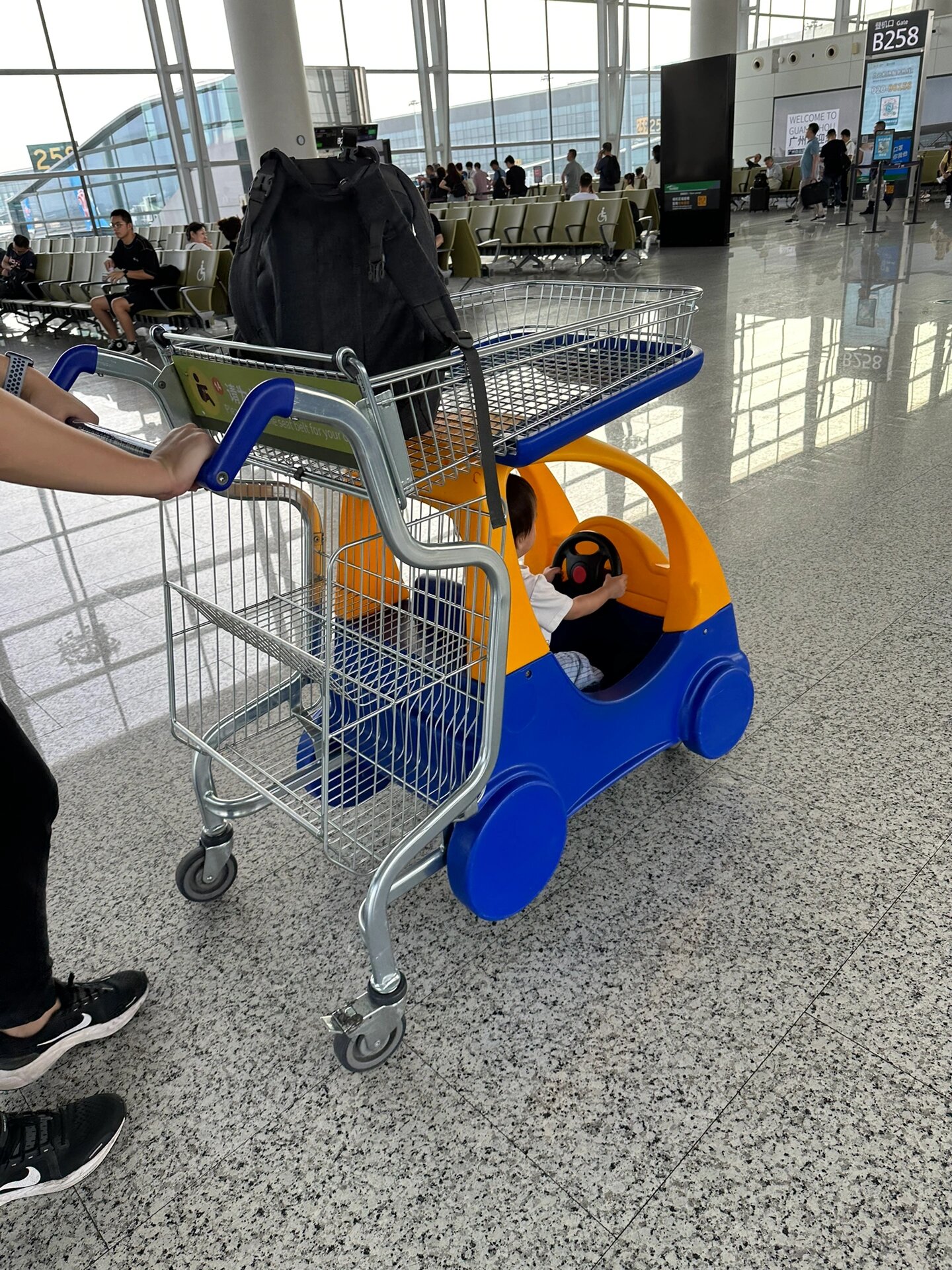 白云机场的小推车