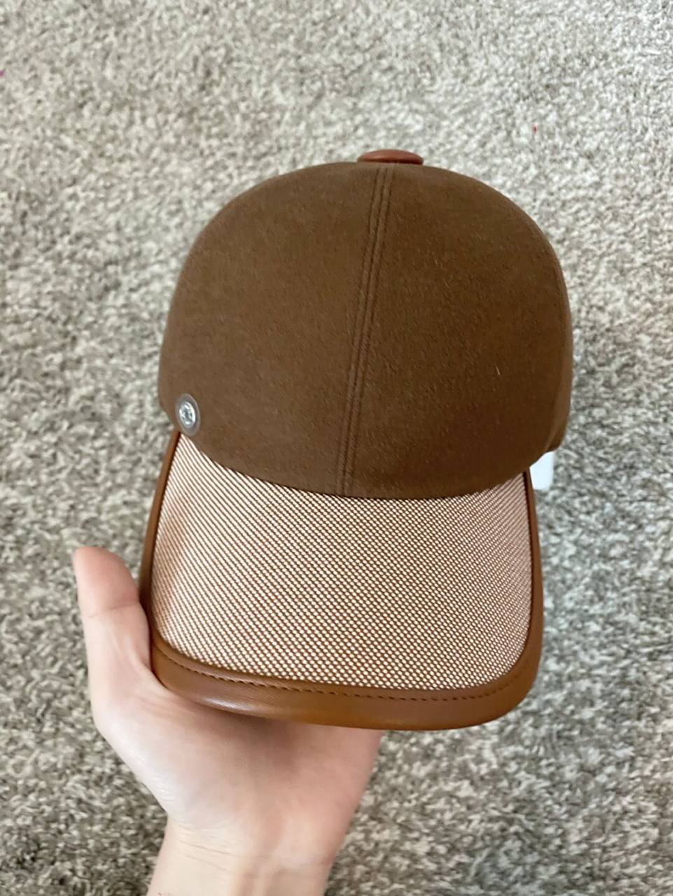 太推荐爱马仕这个棒球帽了!收到有一个月了这顶帽子,真的要推荐一下!