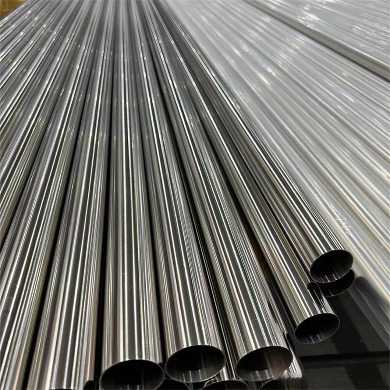 今天带大家了解"不锈钢管材的分类"  1,不锈钢装饰管" 这种管材材质