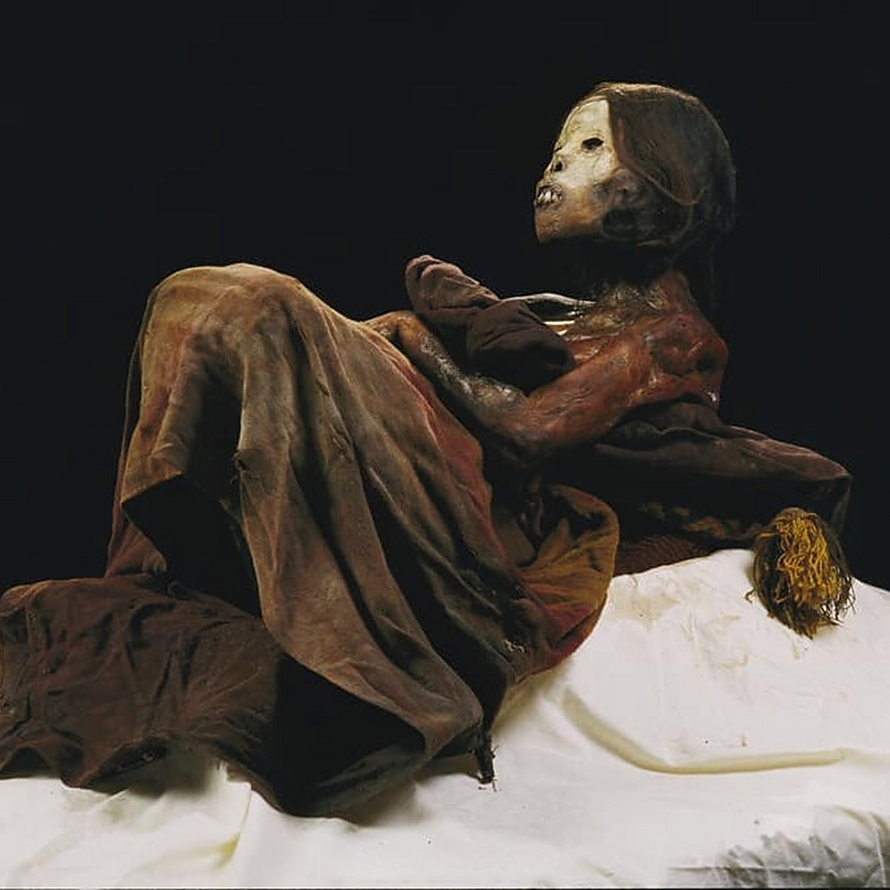 1995年,在阿雷基帕北部安帕托山顶附近发现了冰冻木乃伊"胡安妮塔"