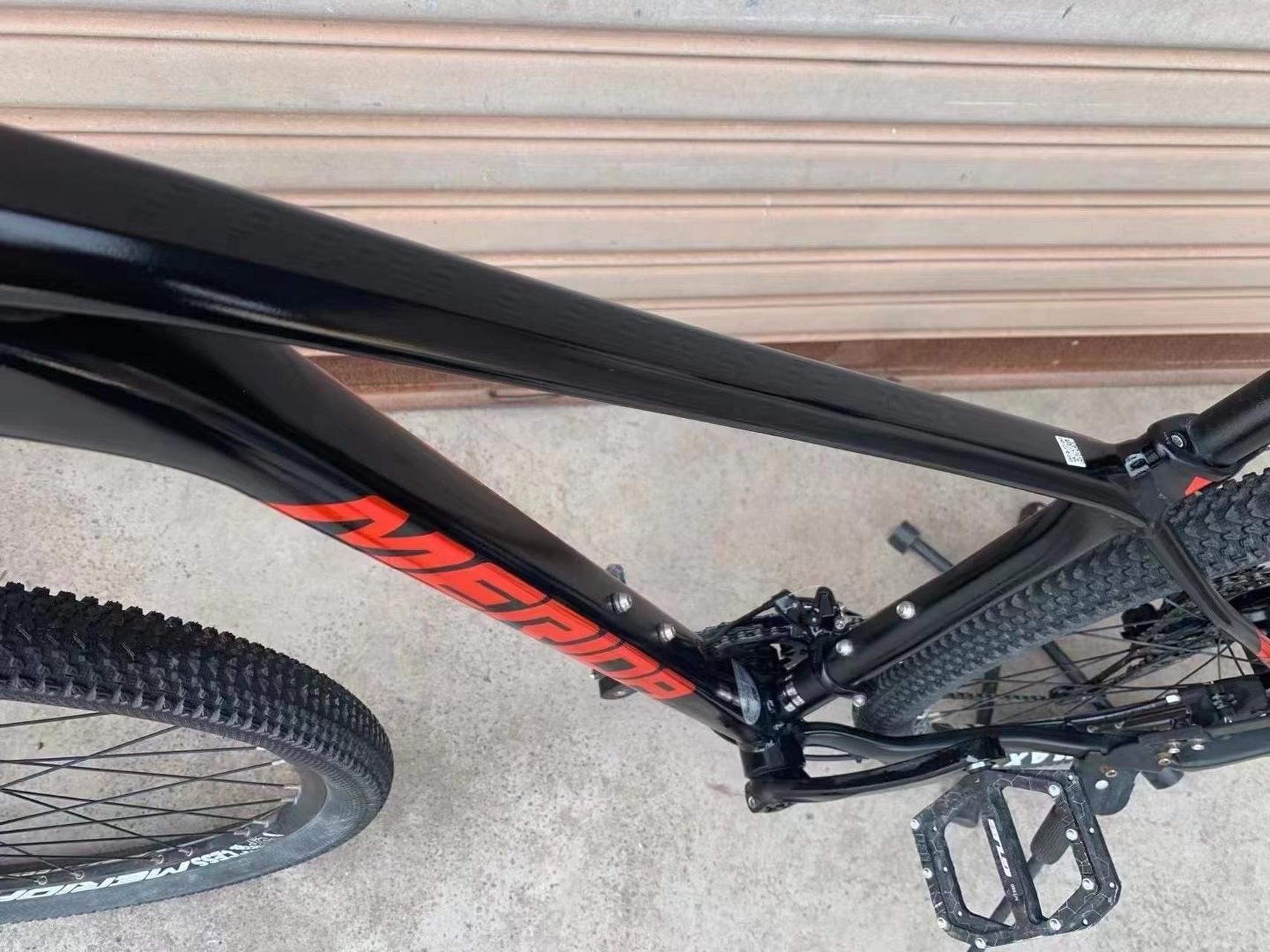 美利达挑战者700,24速油碟刹,禧玛诺slx2*12速,线控锁死气压前叉,17