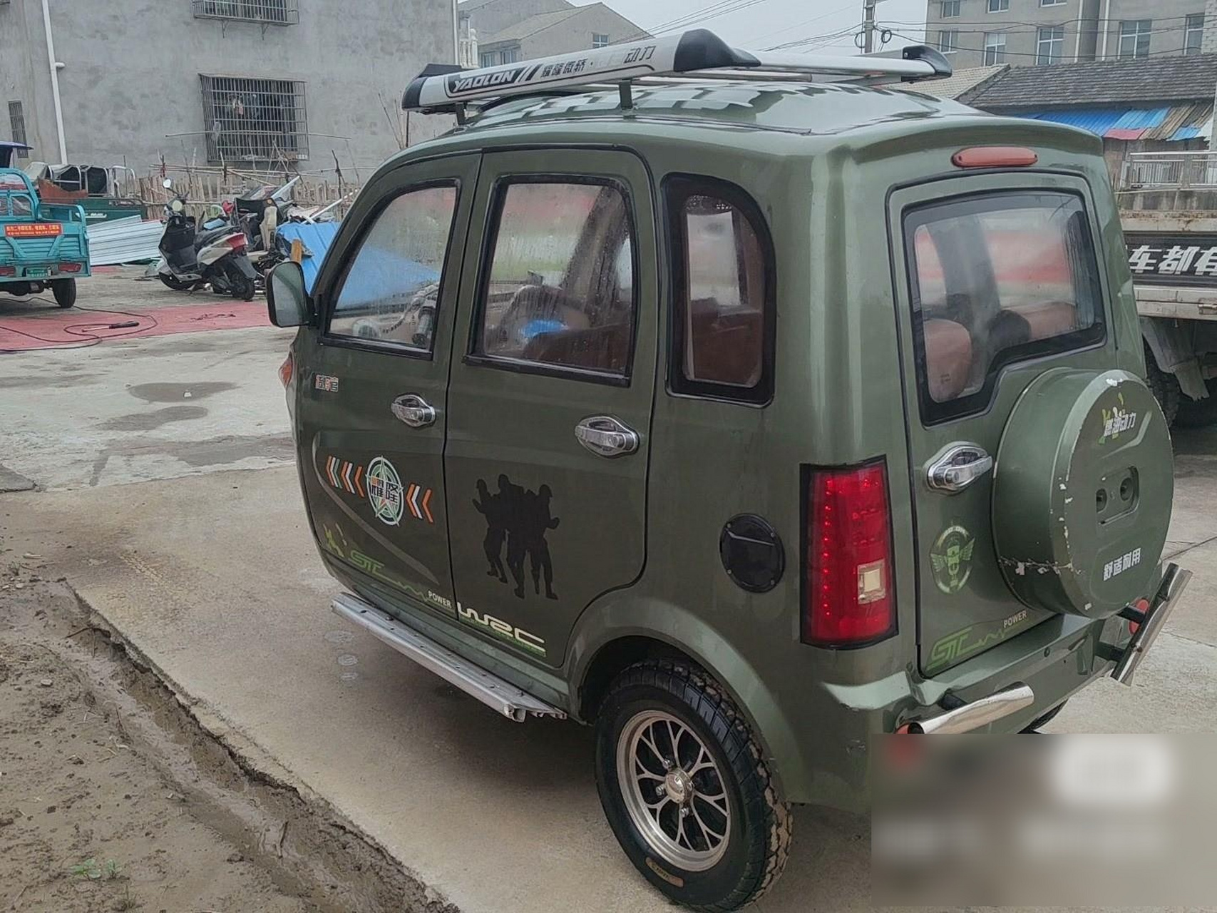 17年上牌,耀隆指挥官,手续齐全,当时落地一万七千多,一手车,到我手没