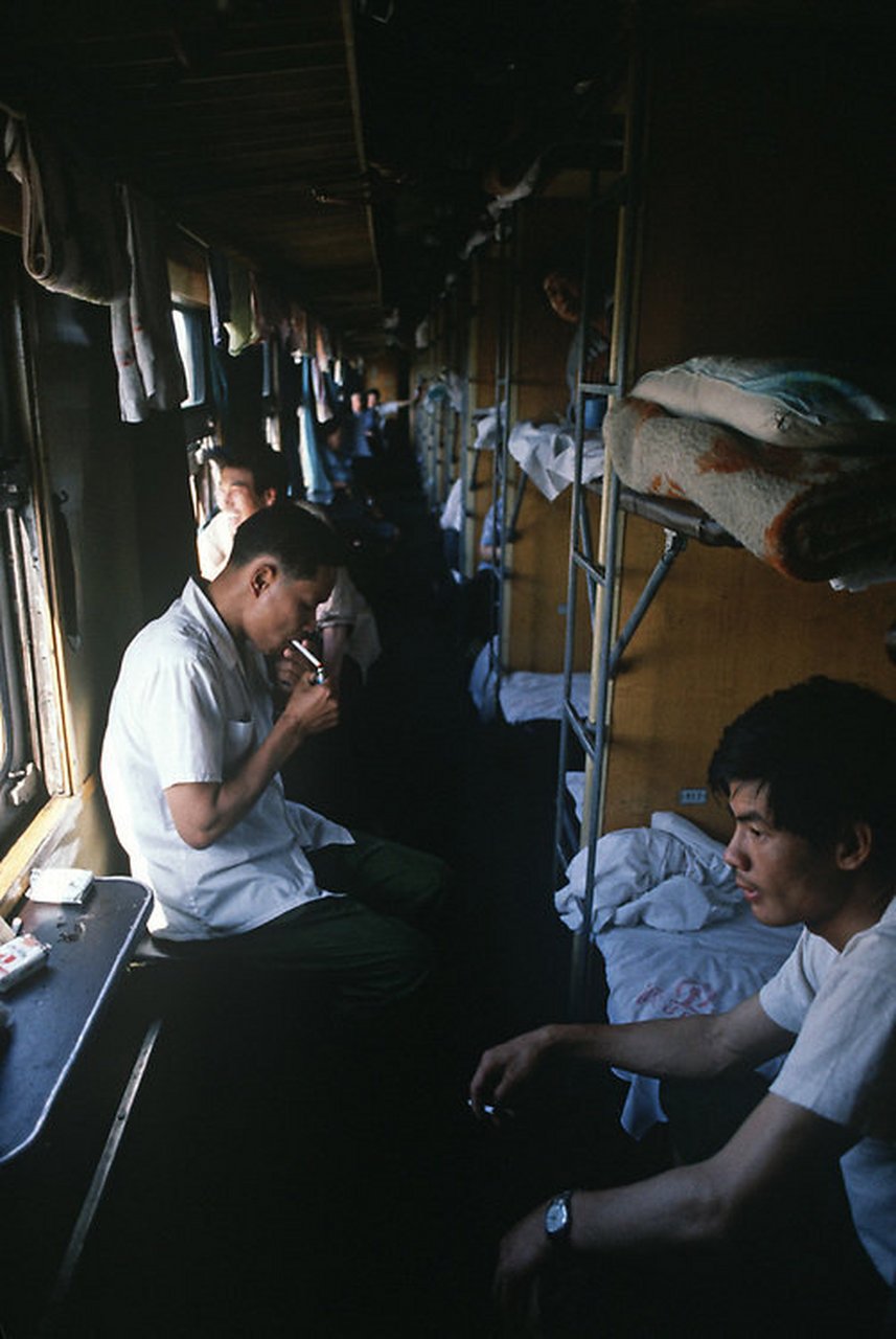 80年代的绿皮火车 | 摄影师alain le garsmeur