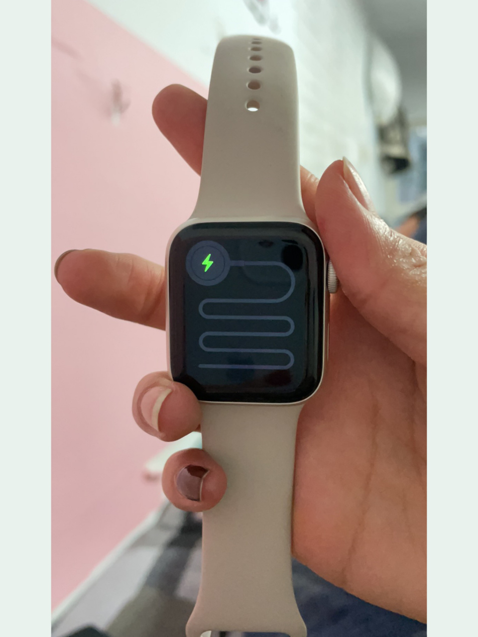 iwatch几天没充电出状况了 手表取下来几天,忘记充电了 一充电就出现