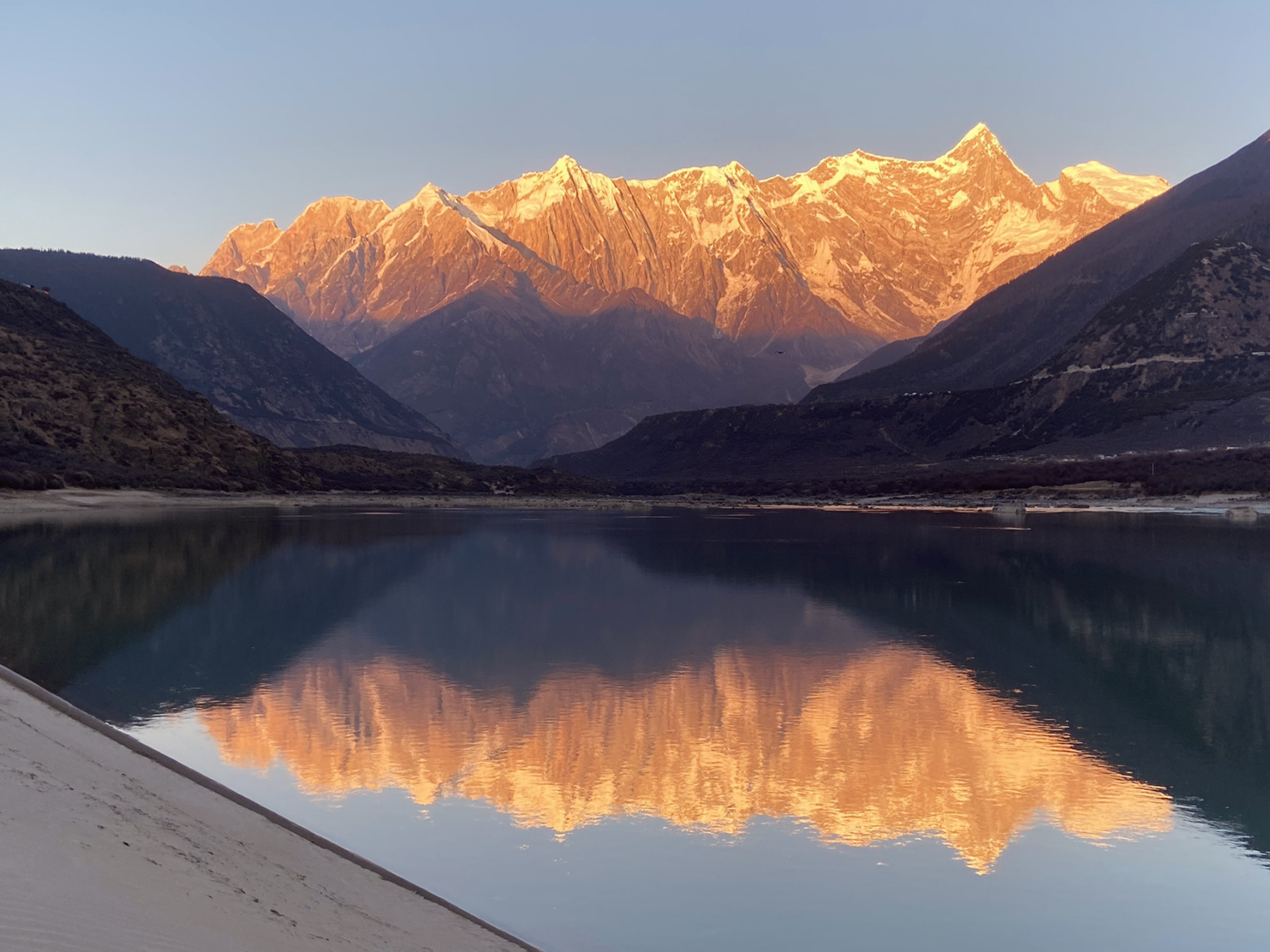 日照金山61南迦巴瓦峰 宛如神迹 99观看地点:公尊德姆山庄