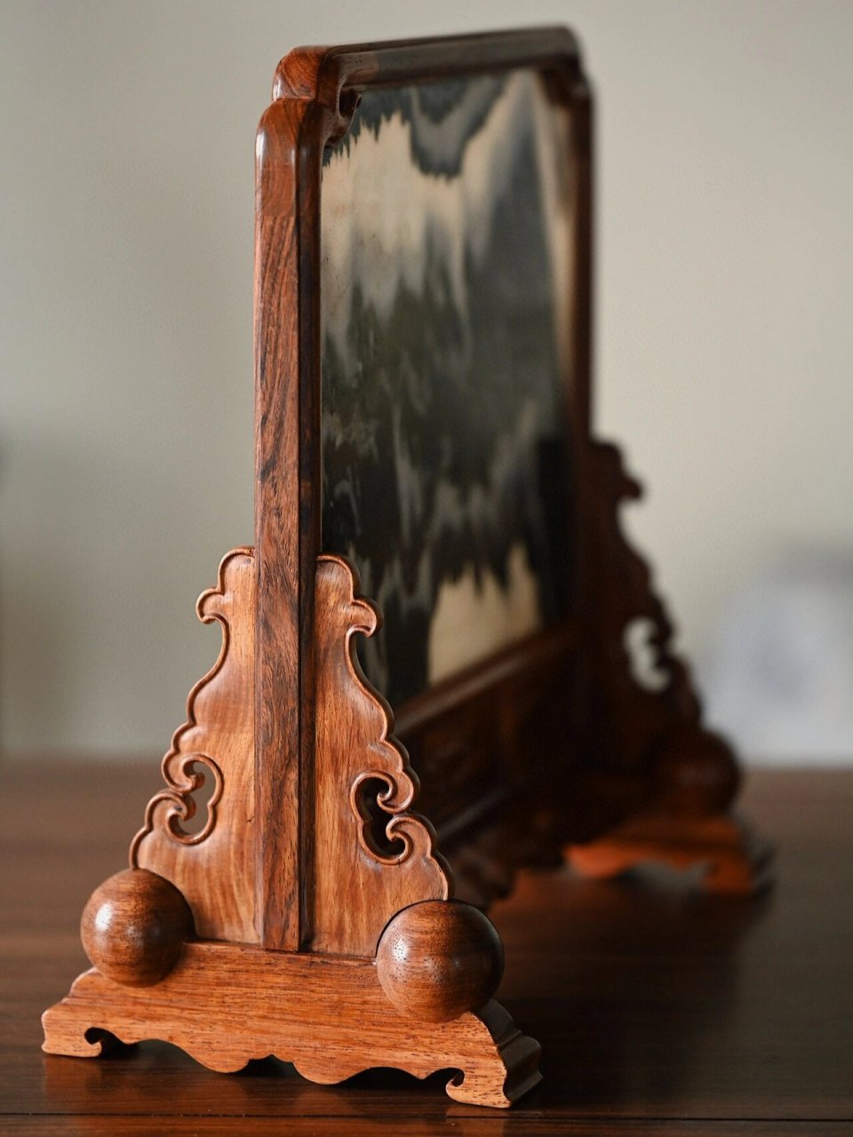 黄花梨x云石"泉壑之意"插屏 此屏为座屏式,以黄花梨为框,云石为屏心