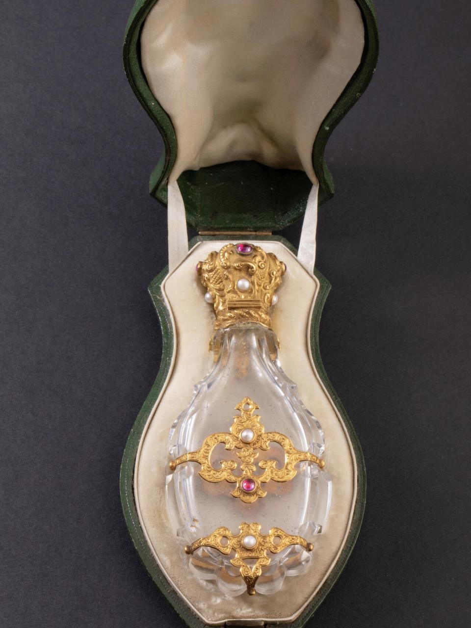 19世纪欧洲古董香水瓶 |淑女珍藏 亮泽交织,珐琅华彩,存少女倩影 古雅