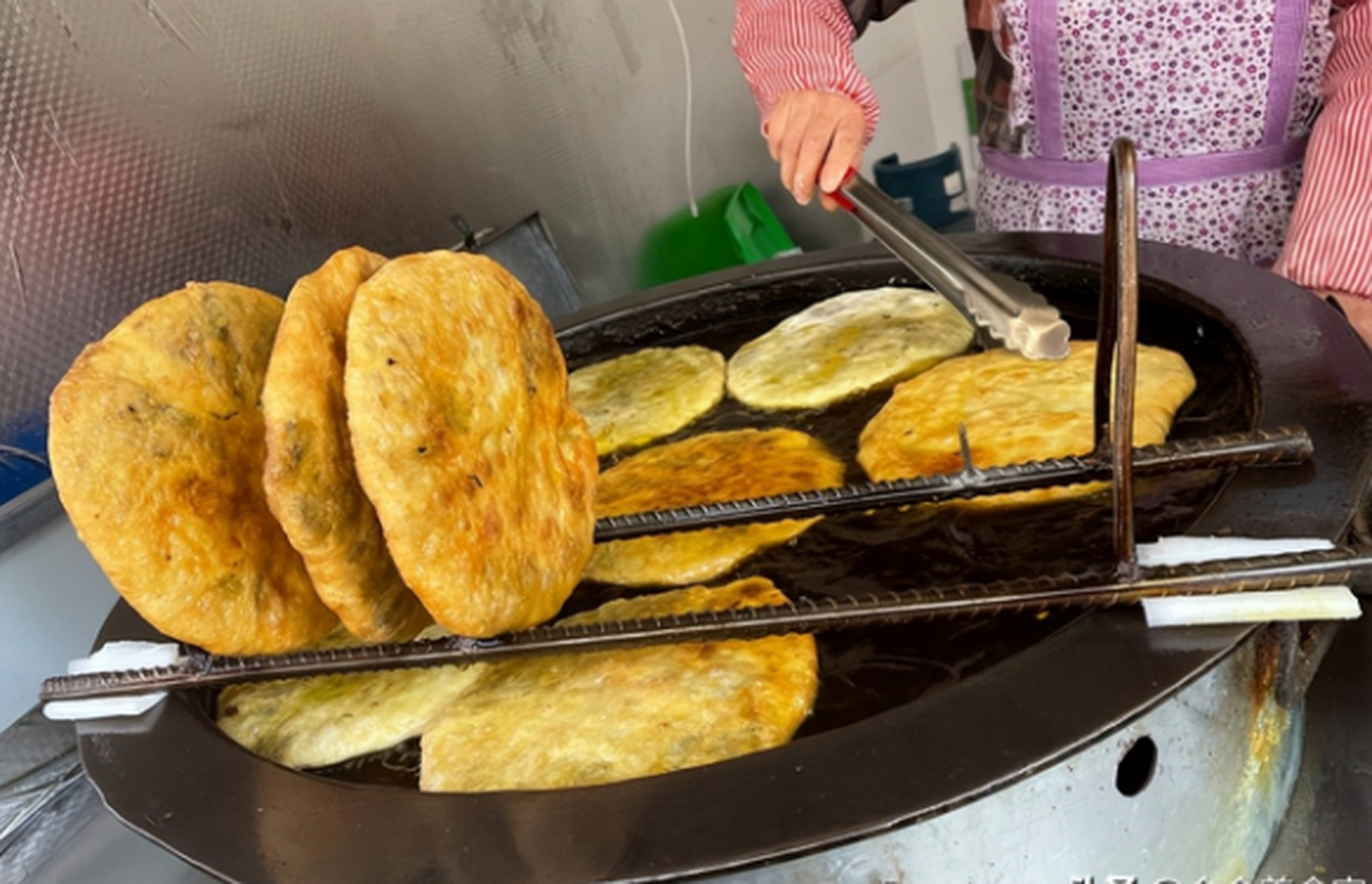 气味芳香清明粑粑,皖南一带广德宁国等的特产之一,又称蒿子粑粑每年