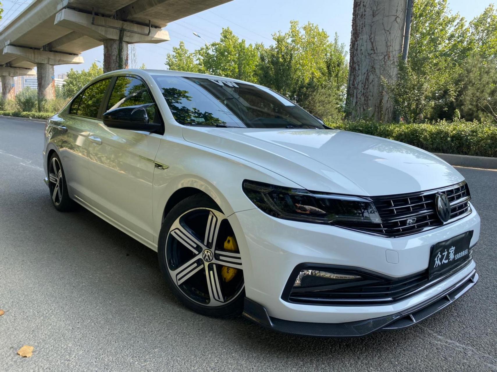 分享一波新宝来改装案例,全国首台白色渐变灰宝来改色