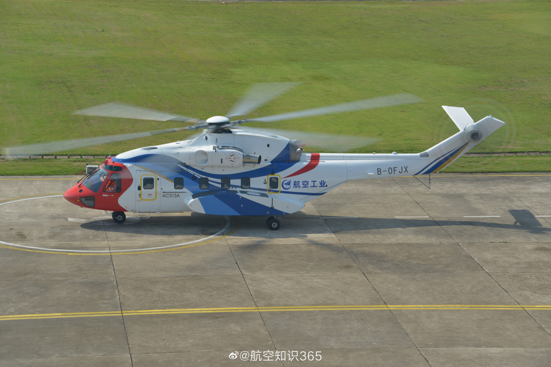 #ac313a大型民用直升机首飞成功】5月17日,由中国航空工业集团