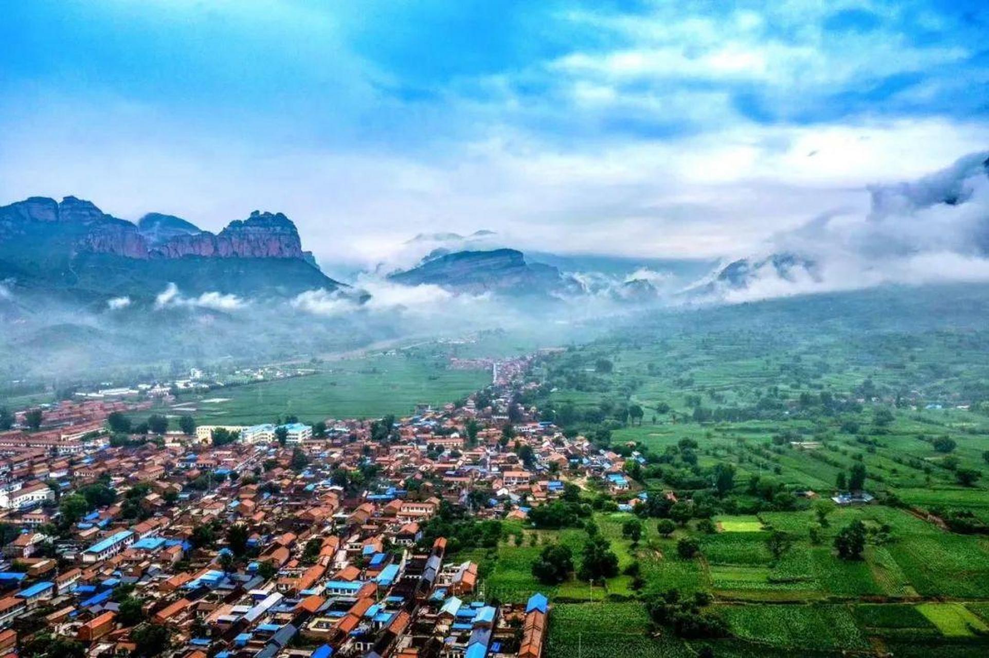 盛夏七月,位于武乡县和黎城县交界处的板山风景区,雨后初霁,云雾升腾
