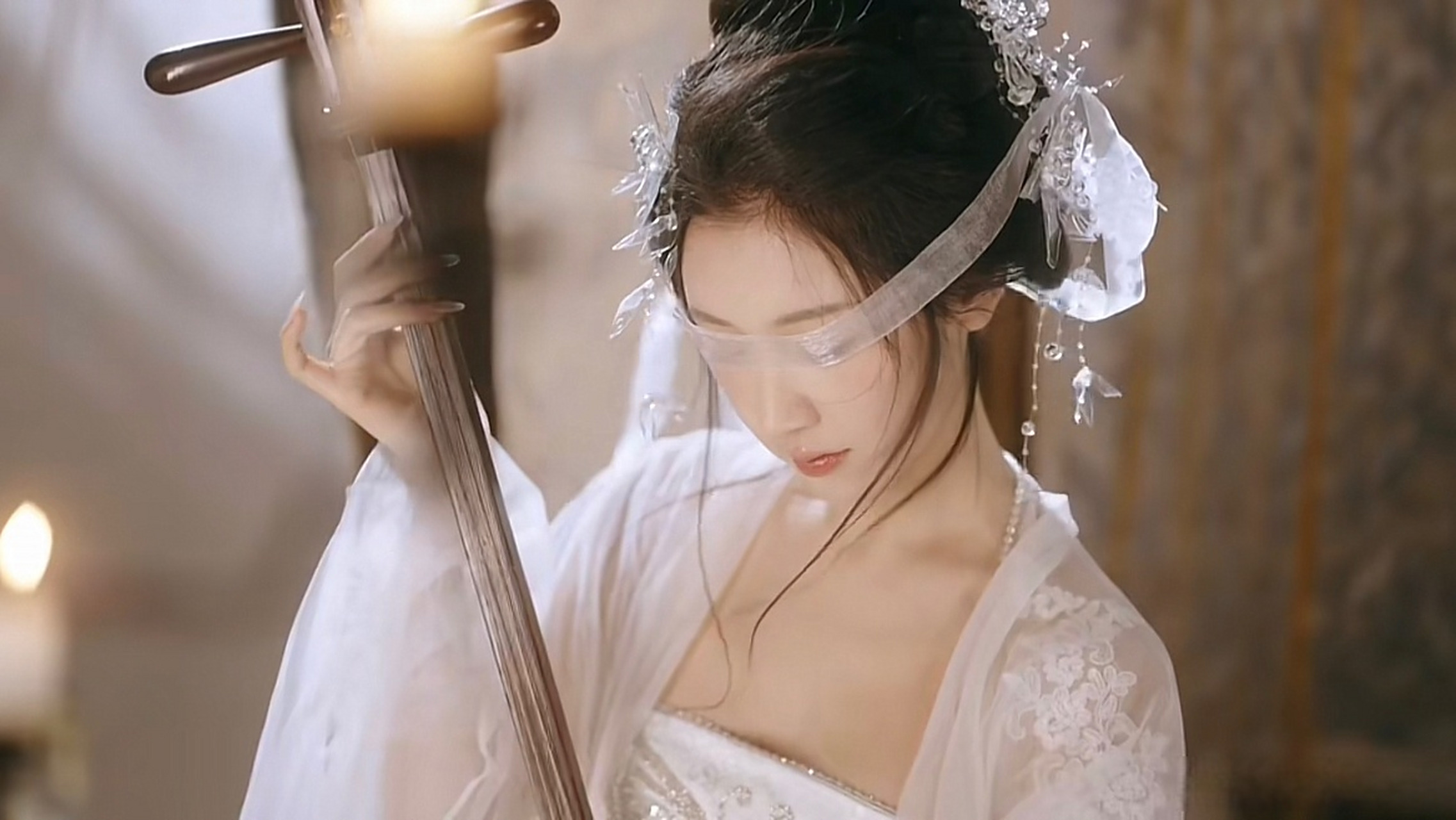 面纱蒙眼的古装美女