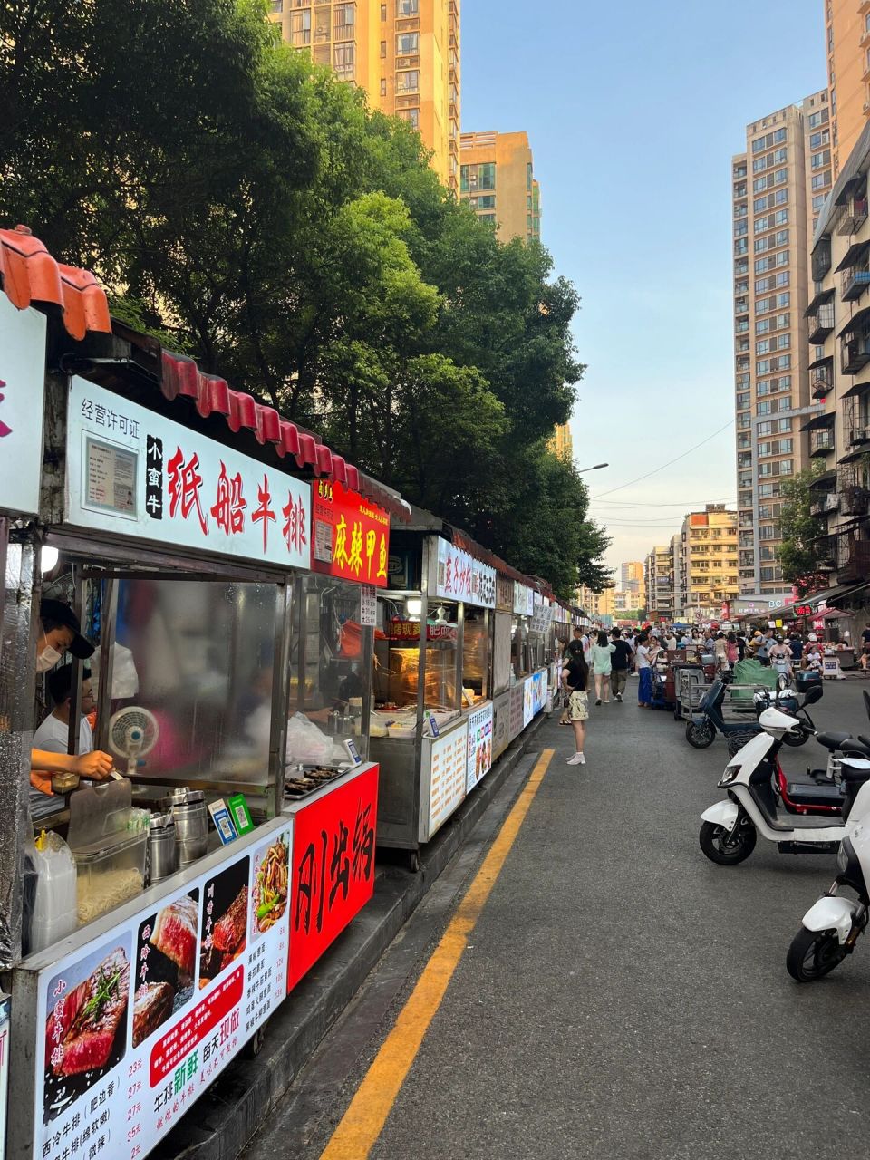 宜昌探店——cbd步行街夜市小吃街    夜市是在大洋百货和cbd 的后面