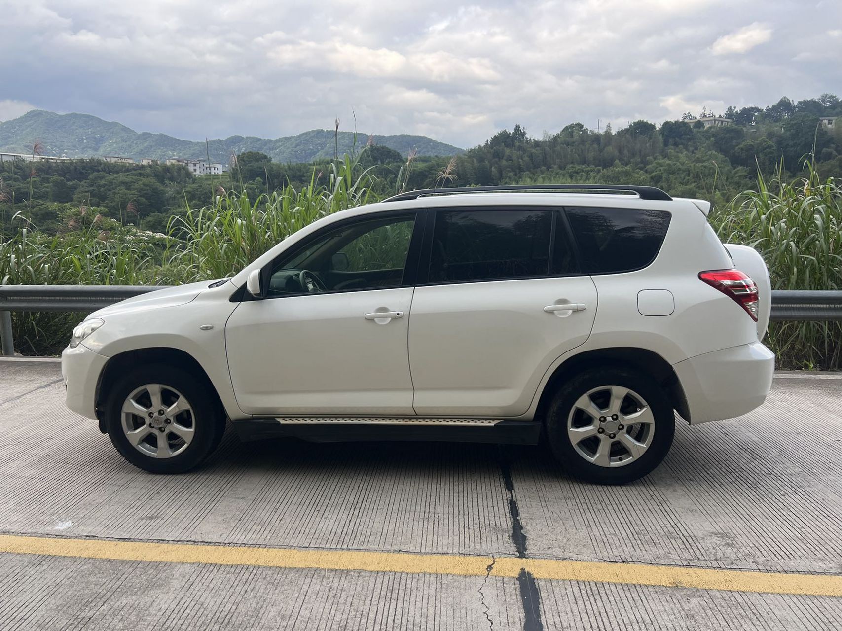 2013年丰田rav4,2.0自动挡!