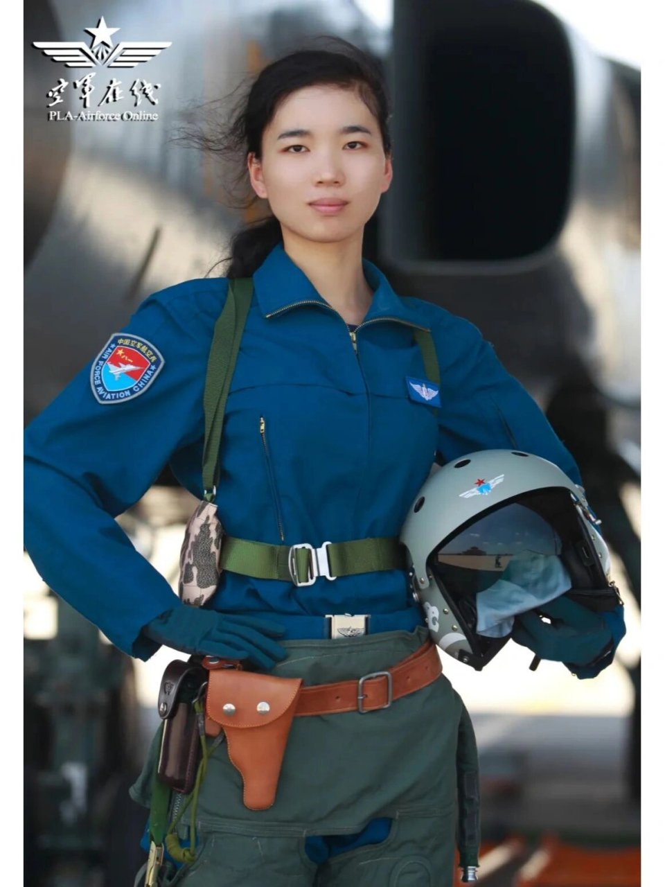镜头丨"飞豹"女飞 空军首批双学士歼击机女飞行员,"飞豹"歼击轰炸机女