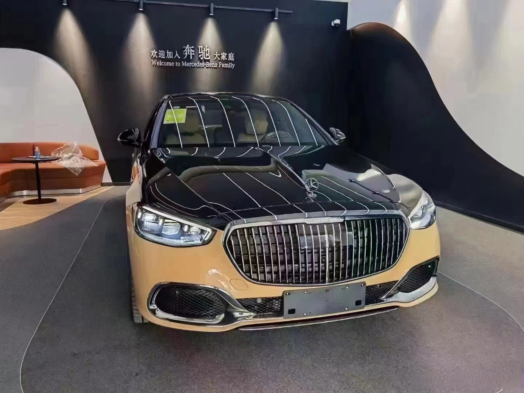 奔驰迈巴赫s680 s680风岩沙 黄色的大饼轮毂喜欢吗?[三哈]