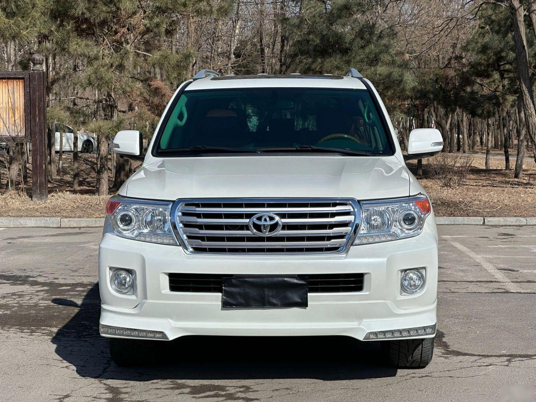 【车辆名称】2015款 兰德酷路泽(进口) 4.