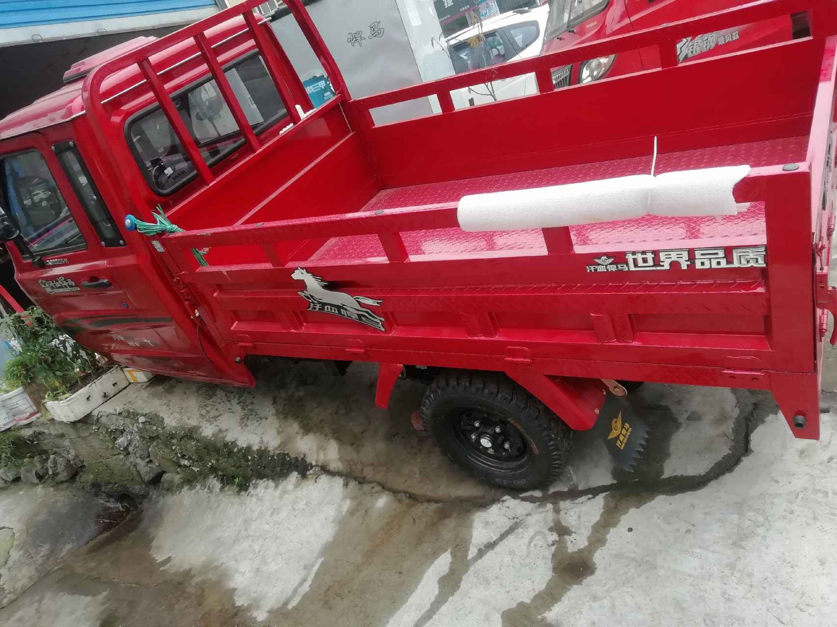 汗血悍马三轮车  搭载轻卡发动机.
