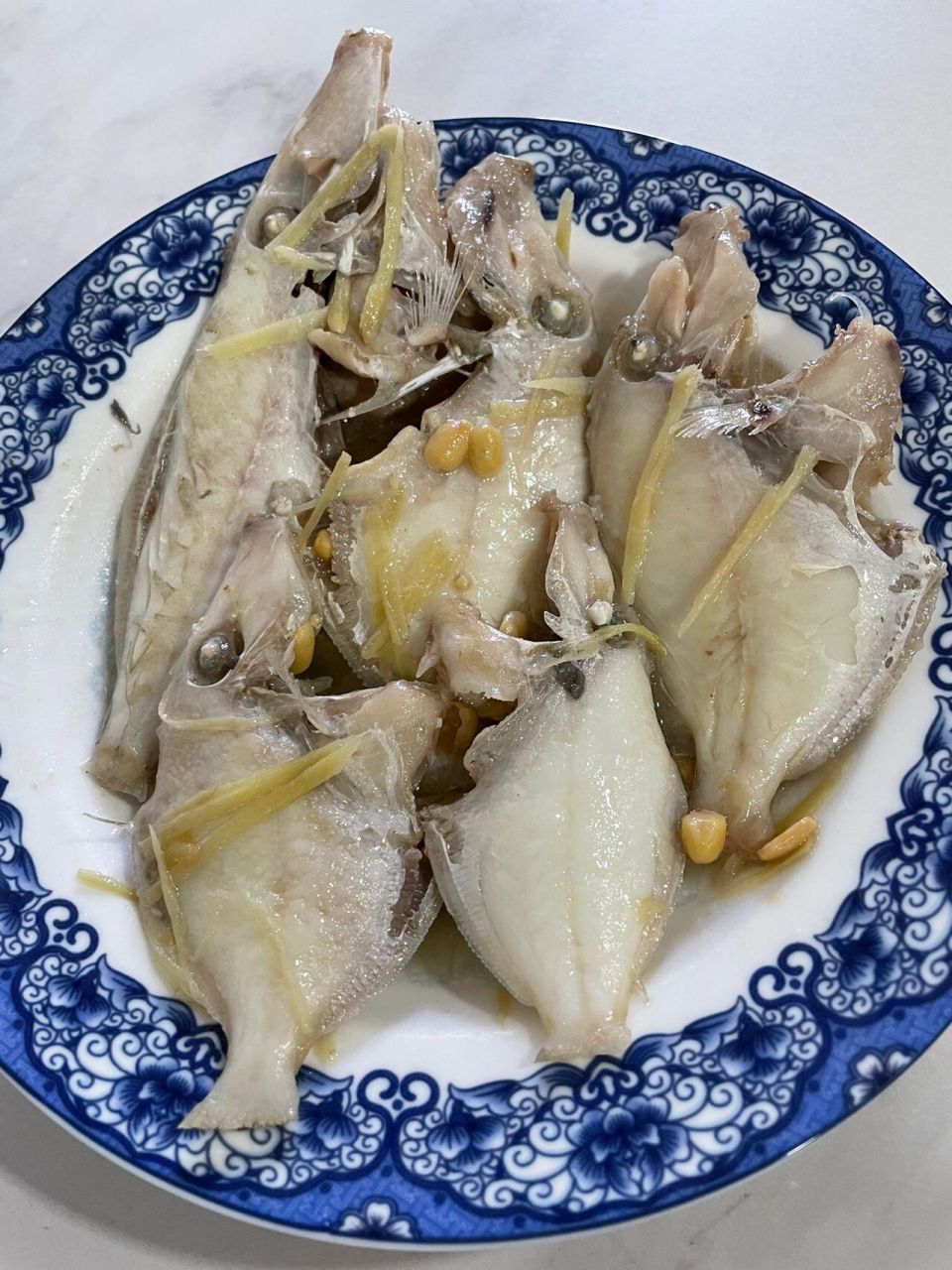 分享海鱼96扒皮鱼 扒皮鱼的正式名字是绿鳍马面鲀,四川重庆的朋友又