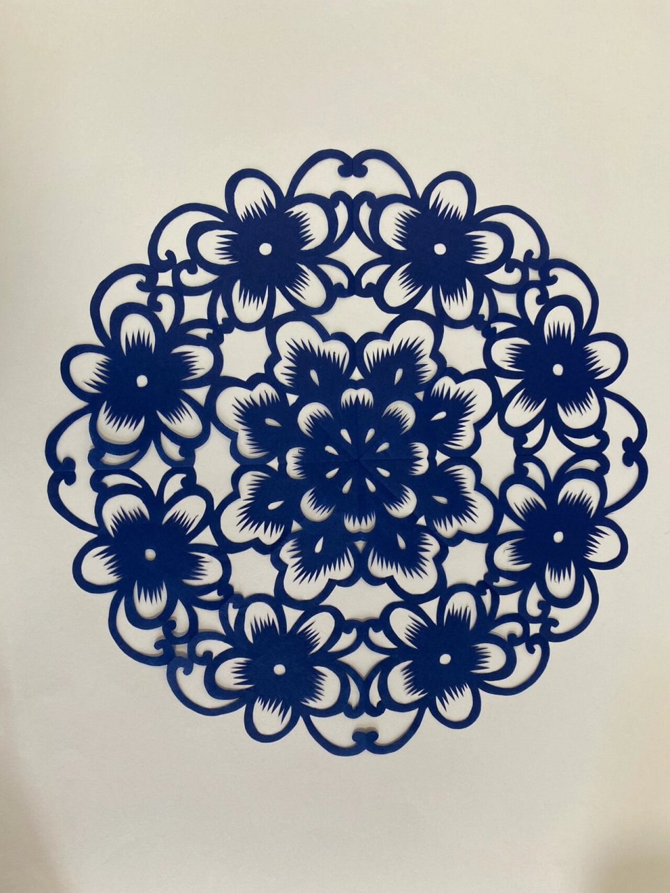 4-5为一组4折团花 6-7为一组8折团花 都是很简单的团花剪纸图案,备课