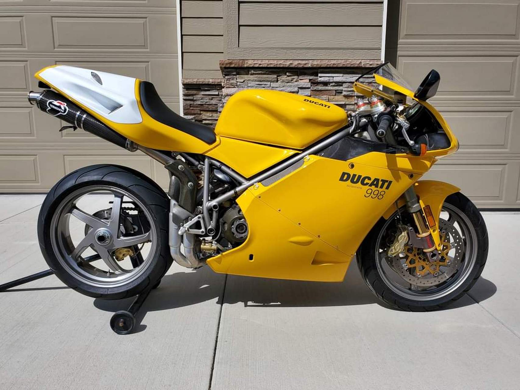 当年的ducati998finaledition摩托车杜卡迪