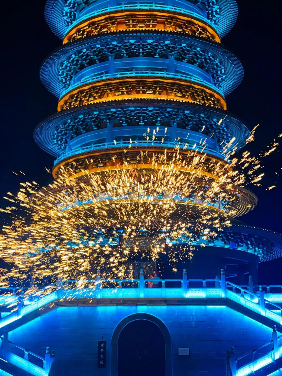 婺源|满船清梦压星河,盛世繁华婺女洲 如果说中国的最美夜景在哪里,那