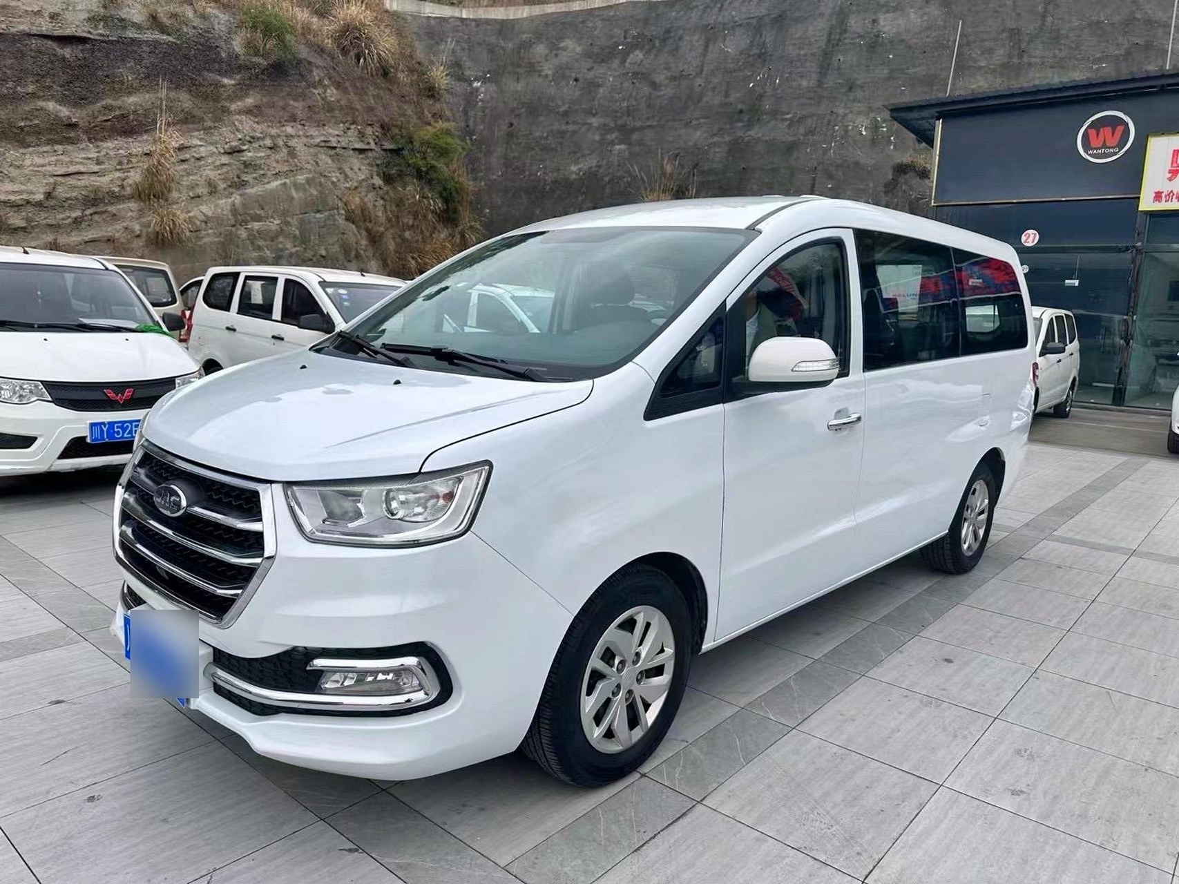 江淮m4  2.0手动 大七座面包车 油气两用