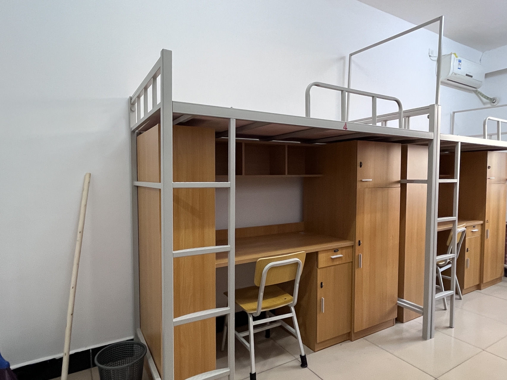 培黎宿舍环境 洗漱间#北京培黎职业学院 培黎宿舍环境介绍四人间上床