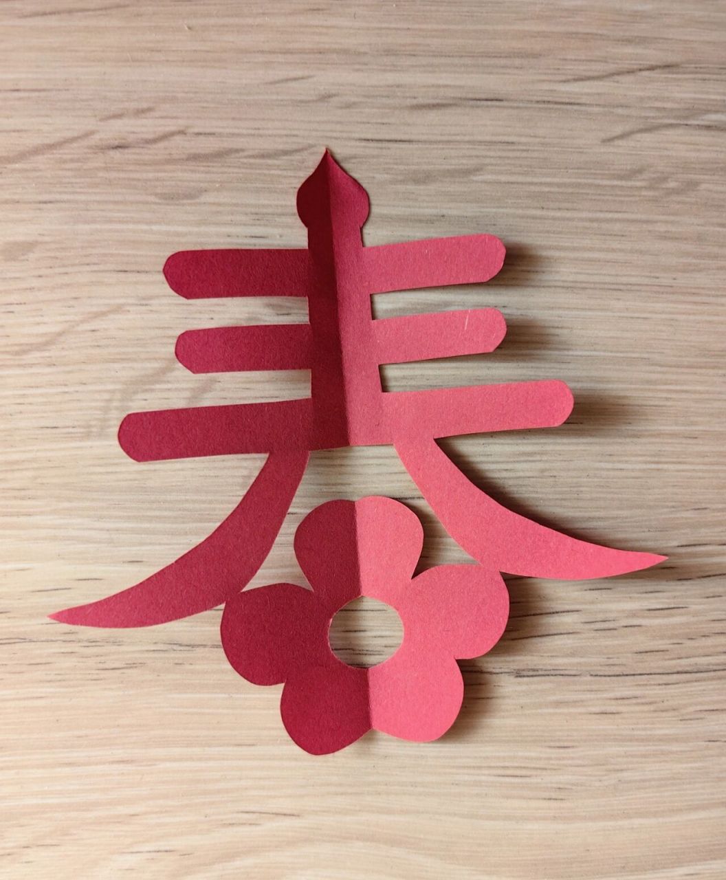 超简单新年窗花!    超简单的剪纸窗花哦!