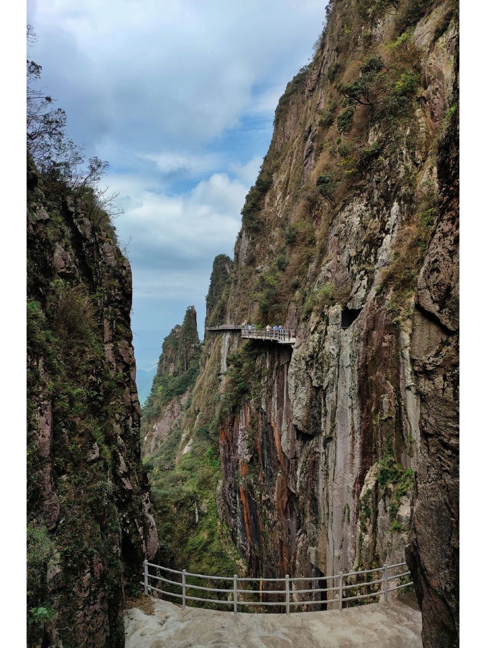 湖南郴州莽山游玩及避坑指南 莽山,位于湖南郴州的宜章县最南部,是