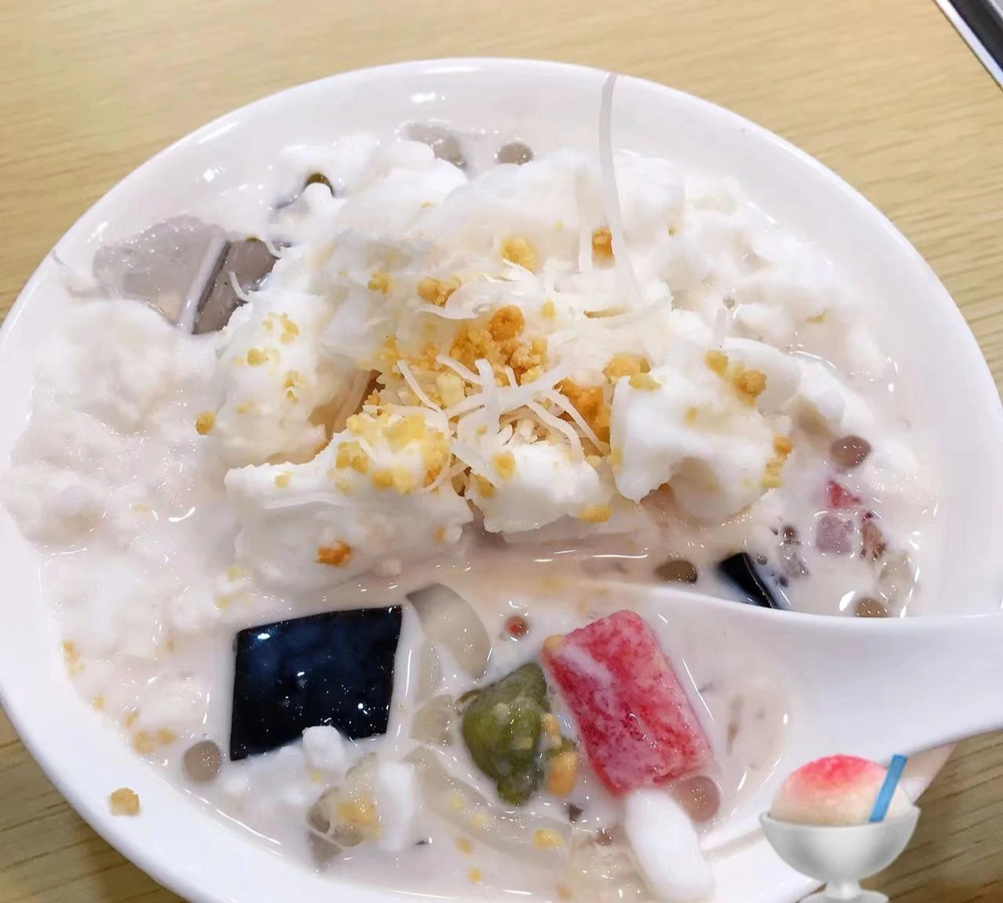 海南椰奶清补凉 清补凉是夏天清热祛湿的老火汤.