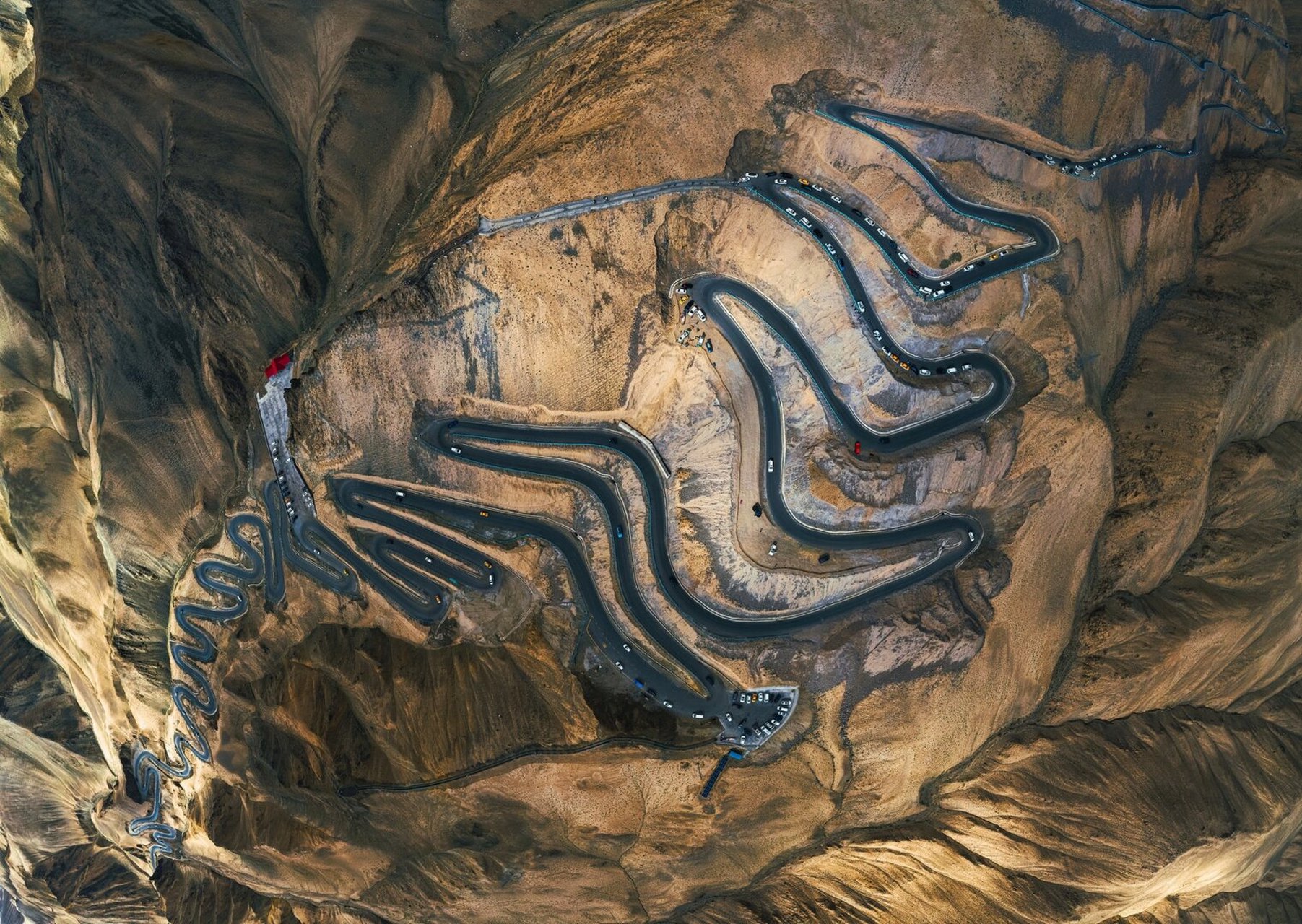 "今日走过了所有人弯路,从此人生尽是坦途" 新疆塔县盘龙古道,600多道