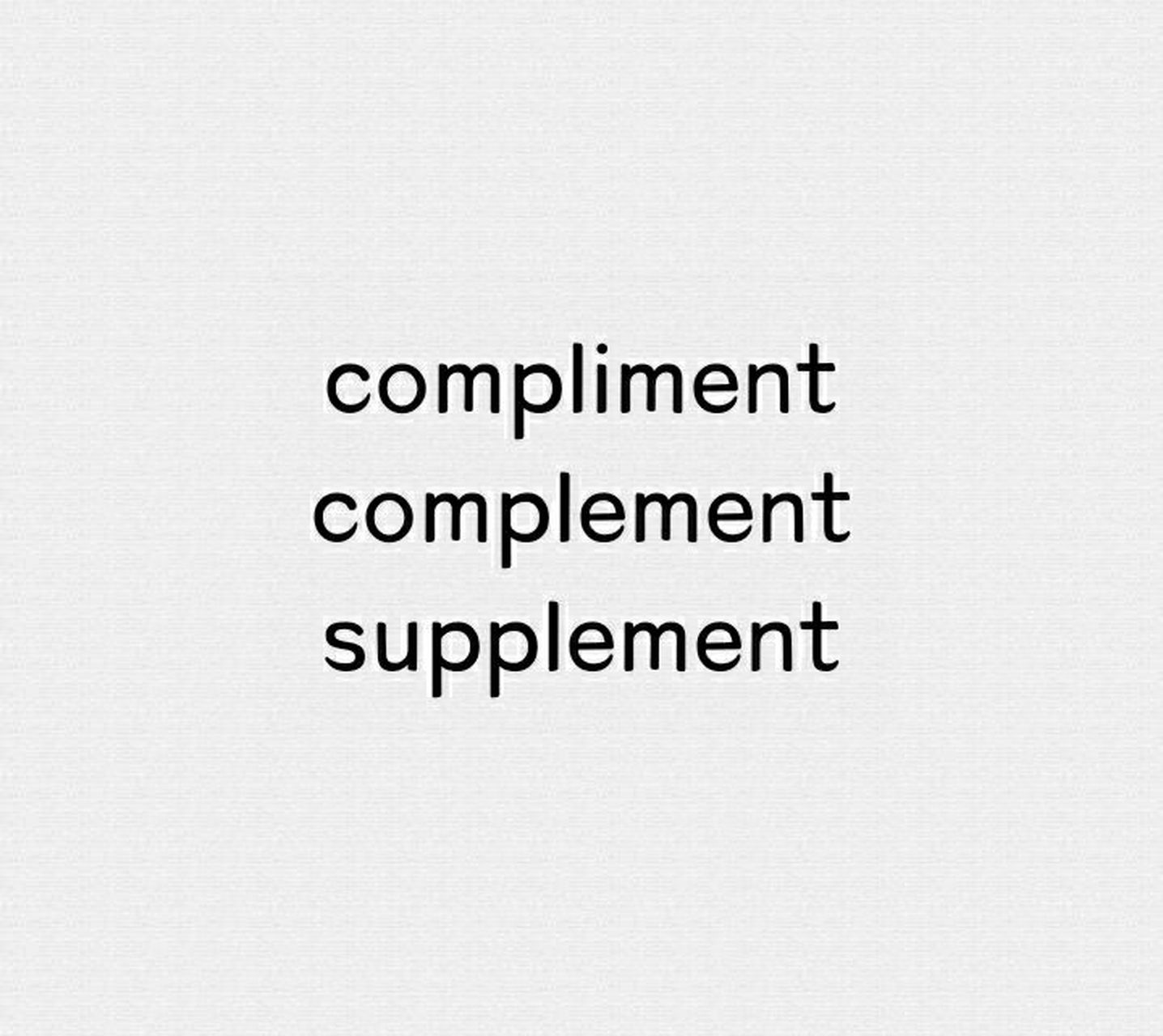 she complimented me on my english.   她夸奖我的英语好.