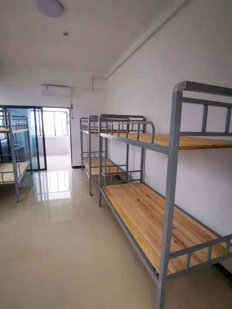 龙旗电子厂食堂还是挺不错的,住宿环境也比较干净