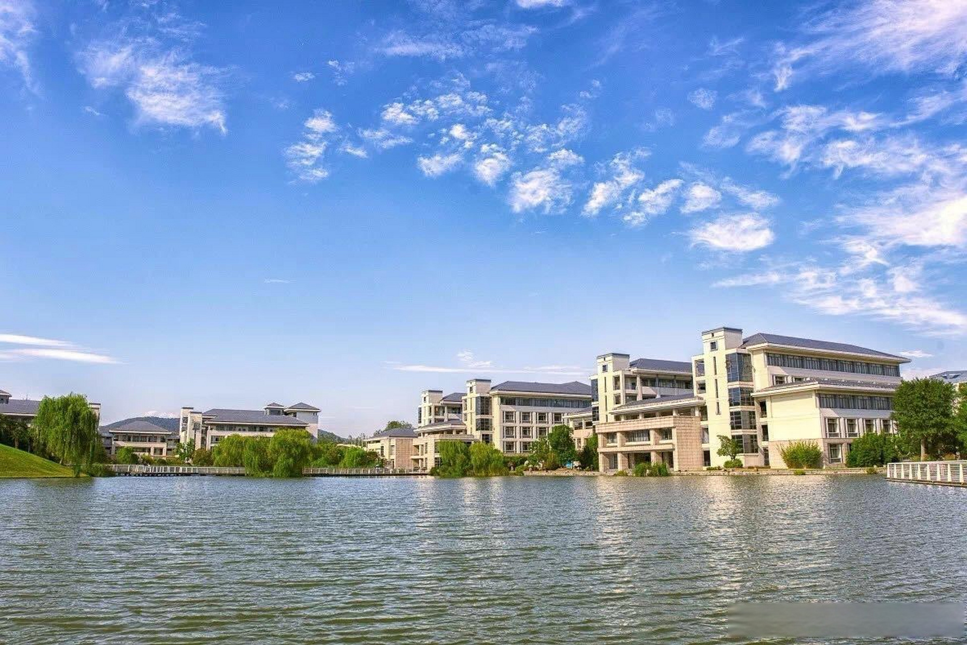 南京审计大学四十周年校庆# 江畔山麓,梧桐细雨. 四秩峥嵘,筚路蓝缕.