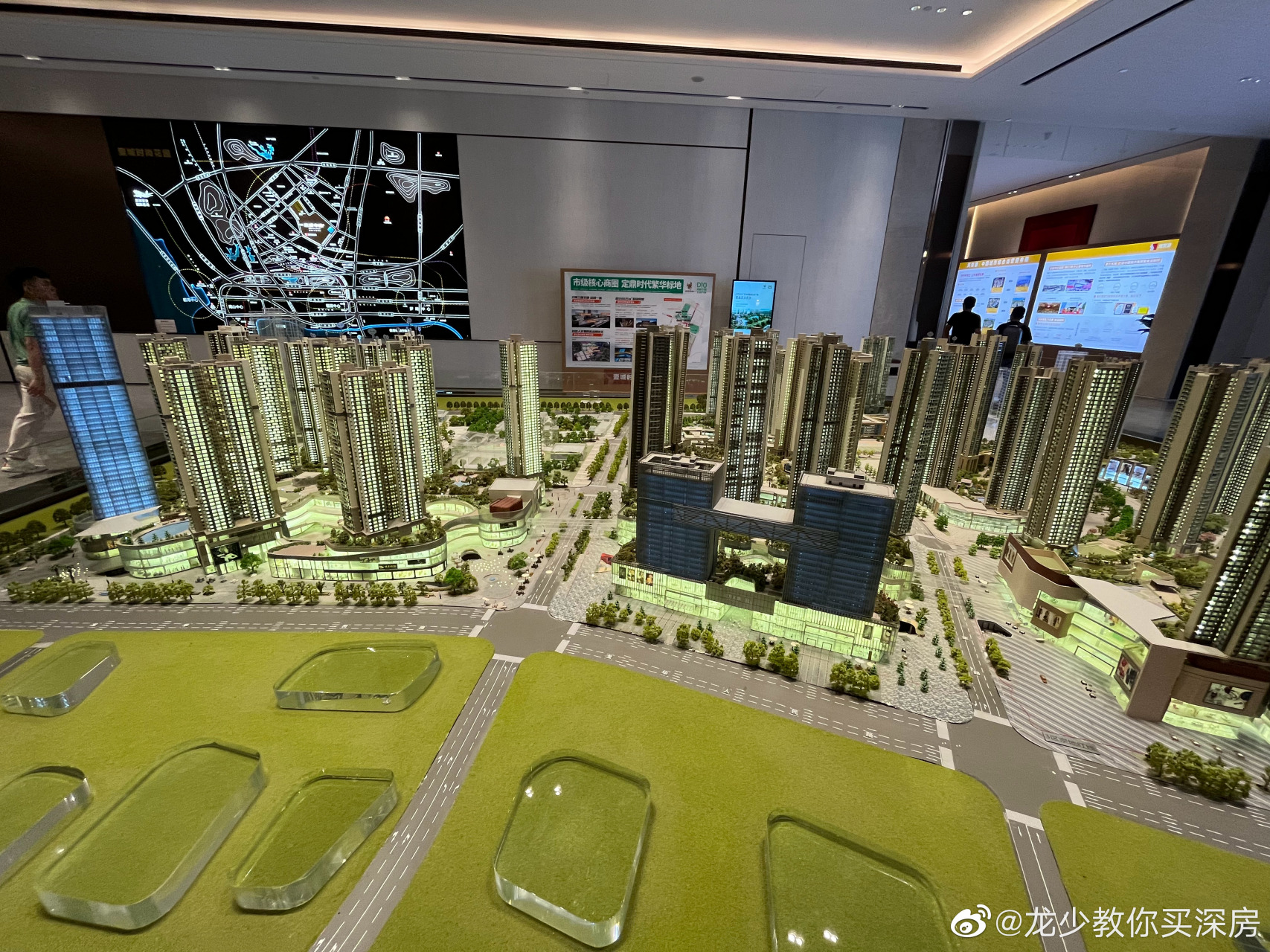 今天陪一个朋友来#壹成中心花园# 在售的十区看房