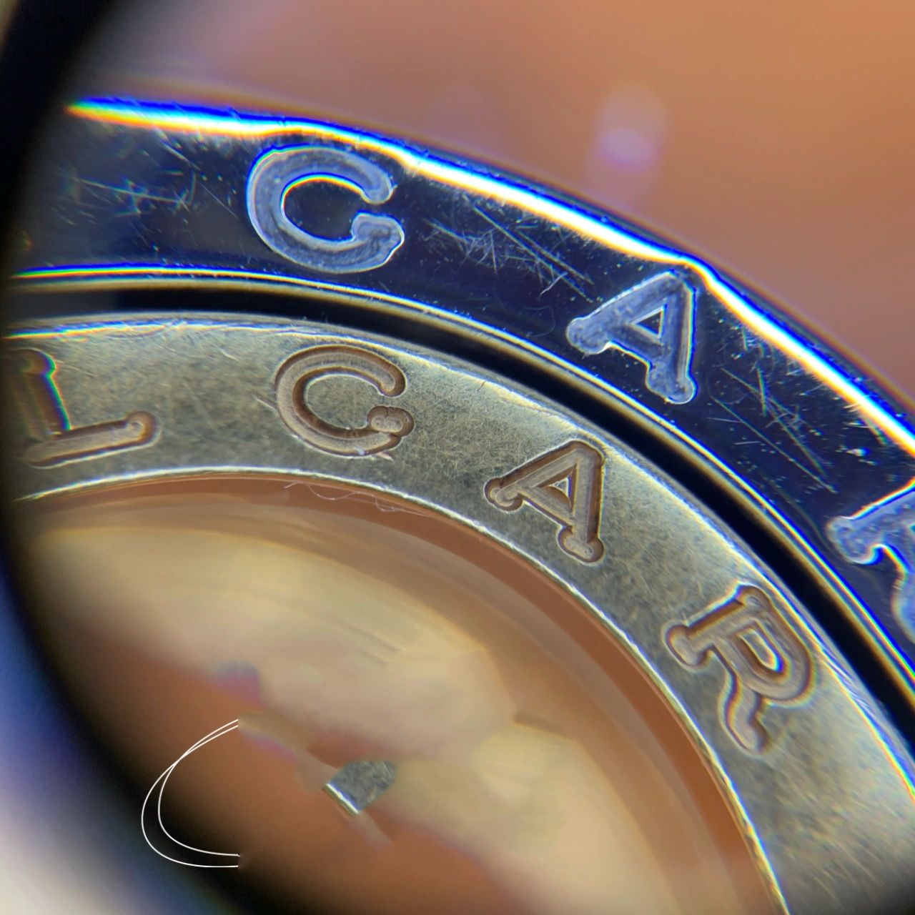 宝格丽戒指真假细节对比图 这两天来鉴定宝格丽戒指的特别多,而且仿品