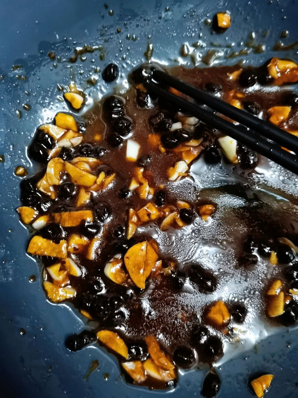 家常菜:豉汁蒸粉肠! 材料: 粉肠(14米),豆豉,调味料 … 过程: 1.