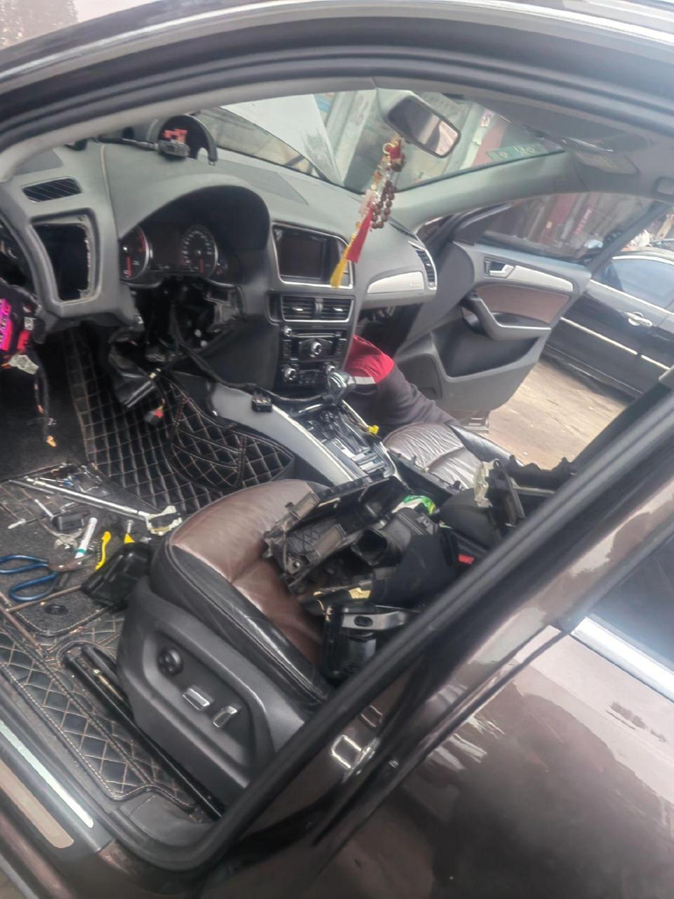 奥迪q5  免拆仪表台换蒸发箱.奥迪q5  免拆仪表台换蒸发箱