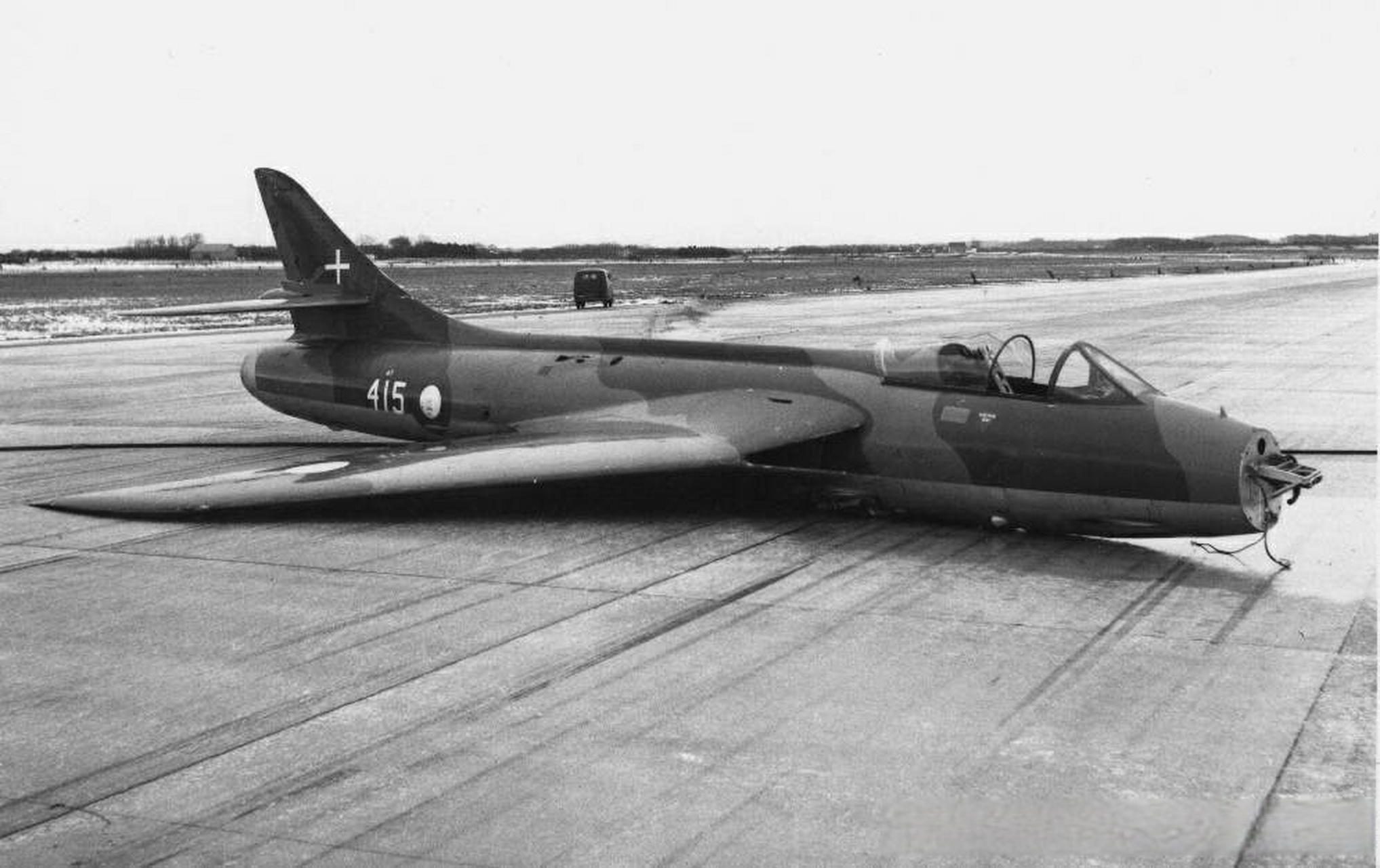 1960年在飞行员弹射后自行机腹迫降的丹麦猎人mk 51战斗机,斯克吕斯楚