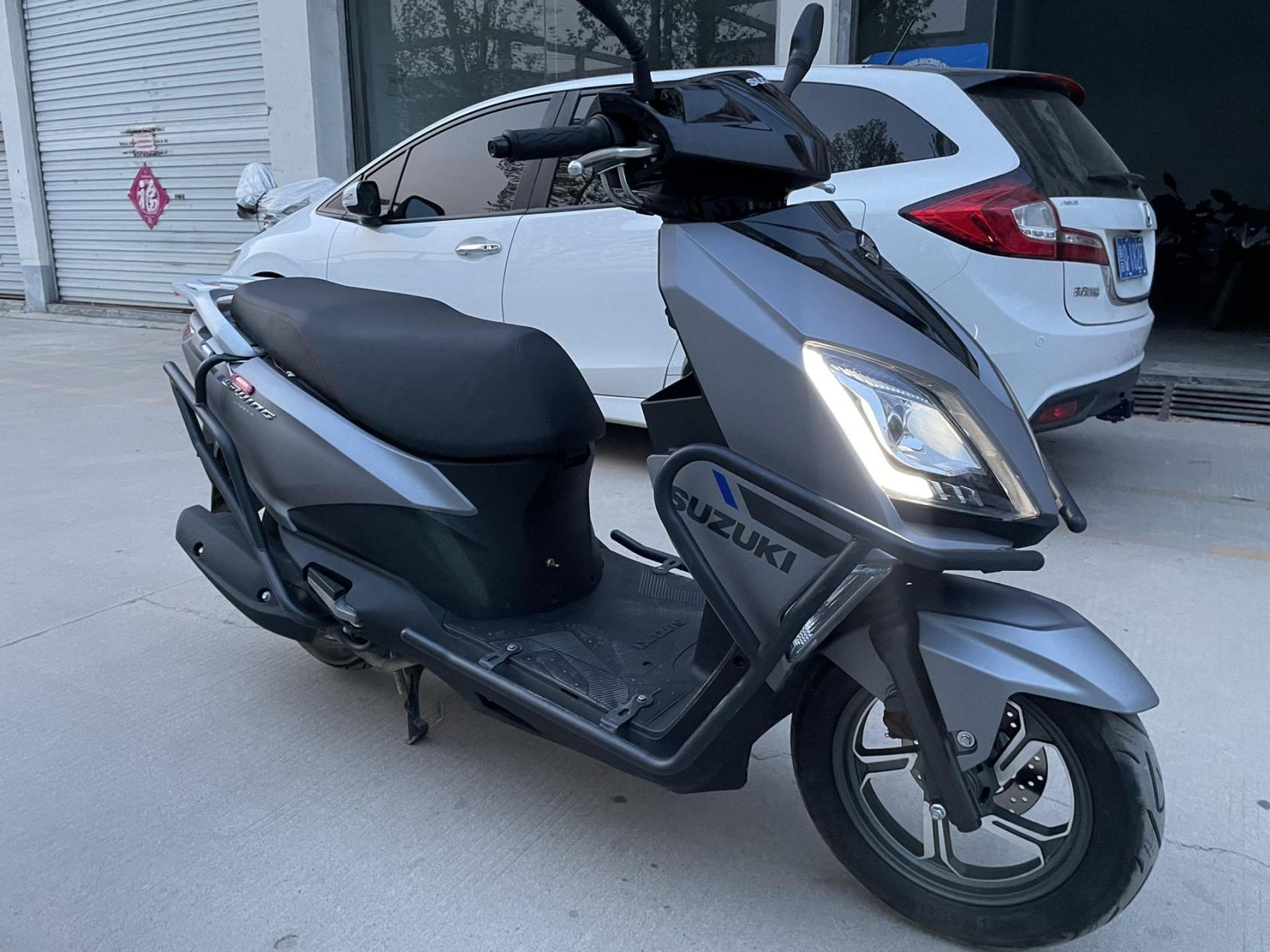 准新车4000公里 个人一手 全车无磕碰 随时过户 踏板摩托车