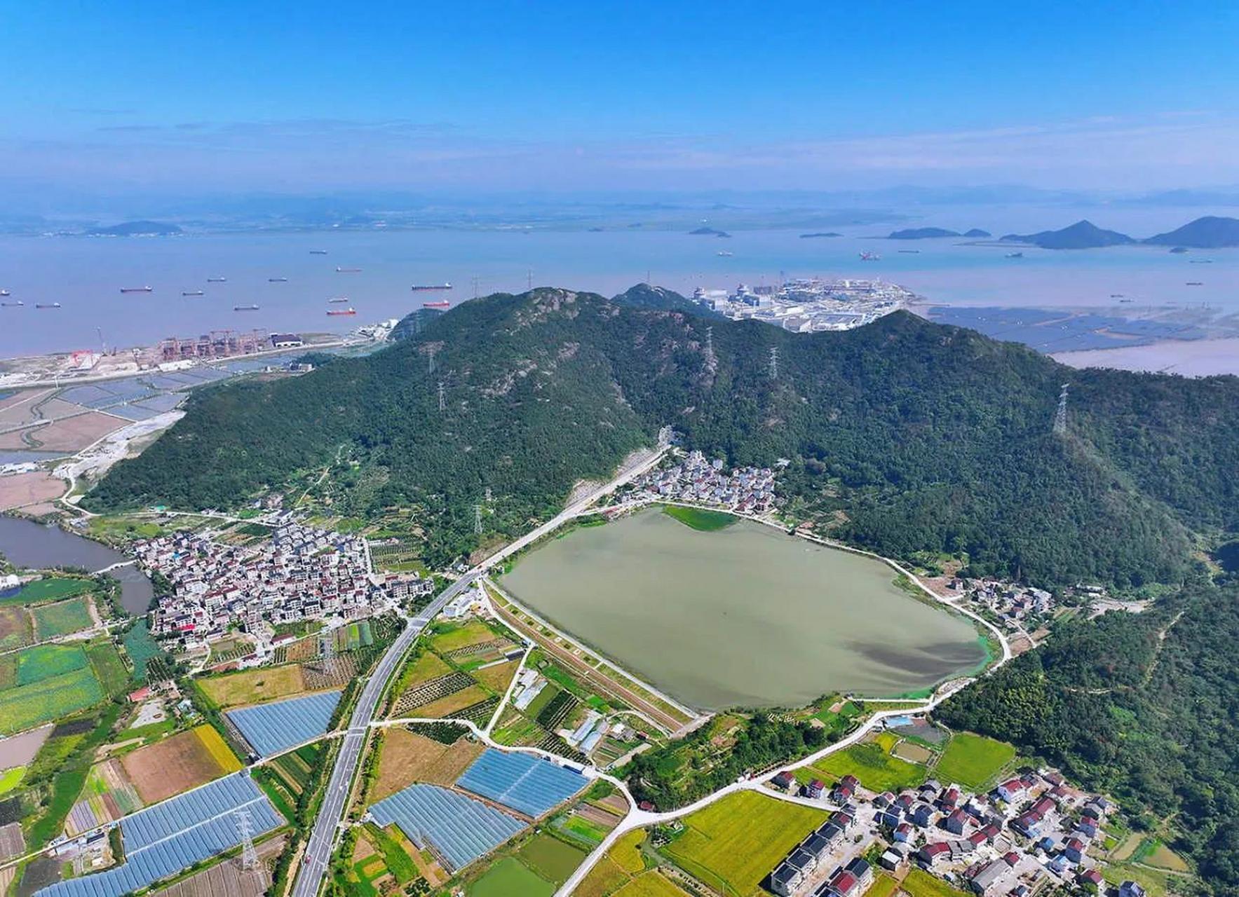 4月23日18时,三门核电结对帮扶的三门县健跳镇三核村18mw分布式"渔光