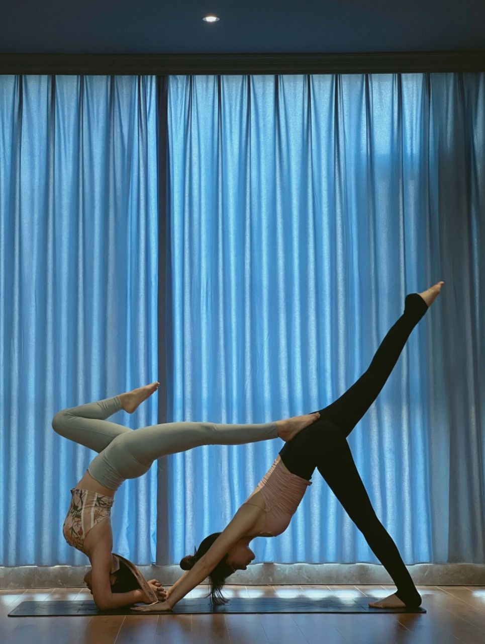 超美双人瑜伽体式 出镜的是后弯提升课小班课的学员们06