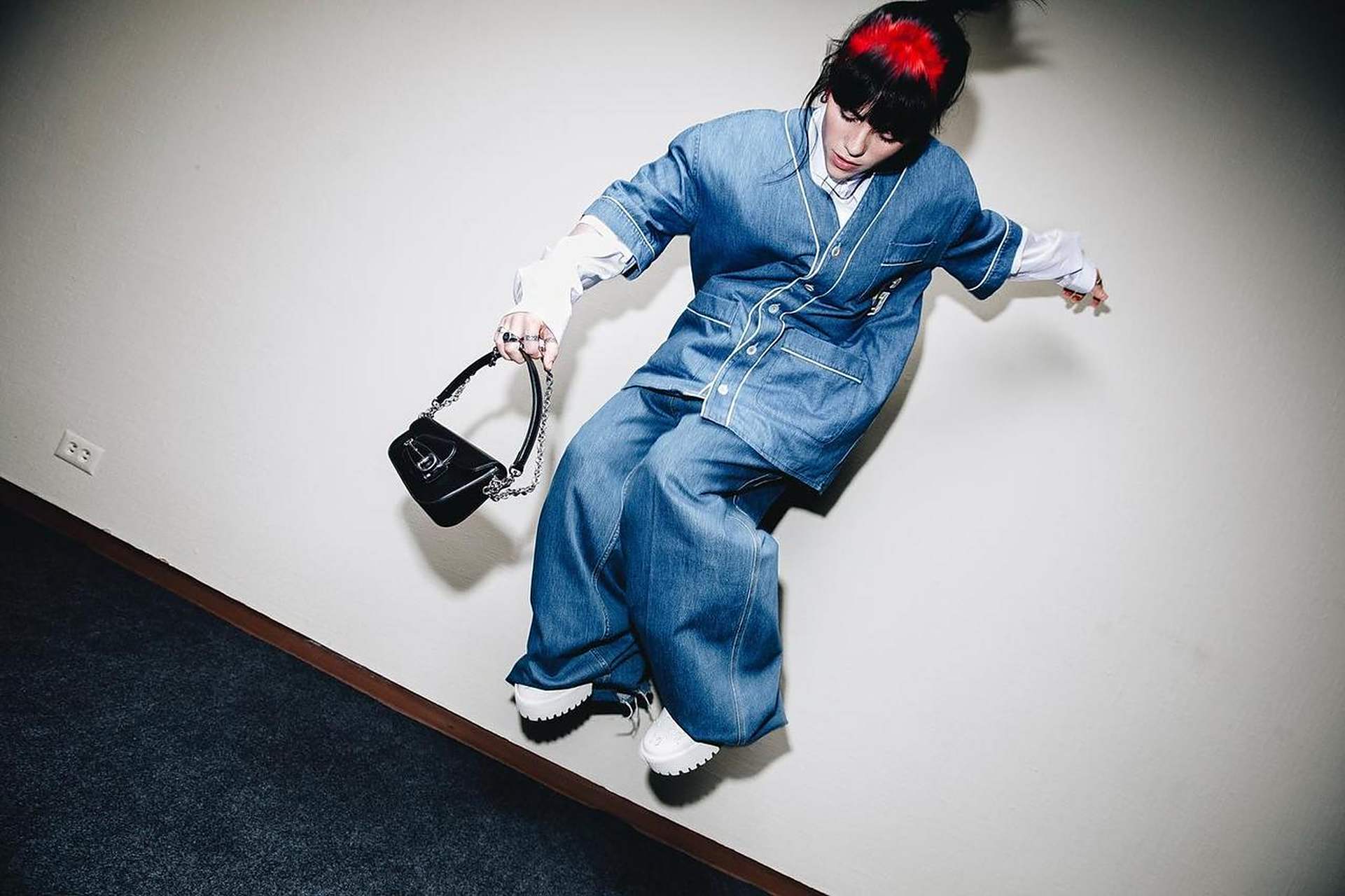 真正的流行乐坛唯一女帝当然就是碧梨 billie eilish,成为古奇 gucci