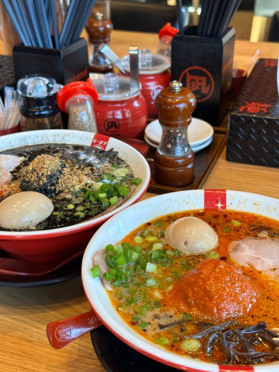 09sd utc 大排队的墨鱼汁拉面 有点东西哈 我知道这家争议有点大