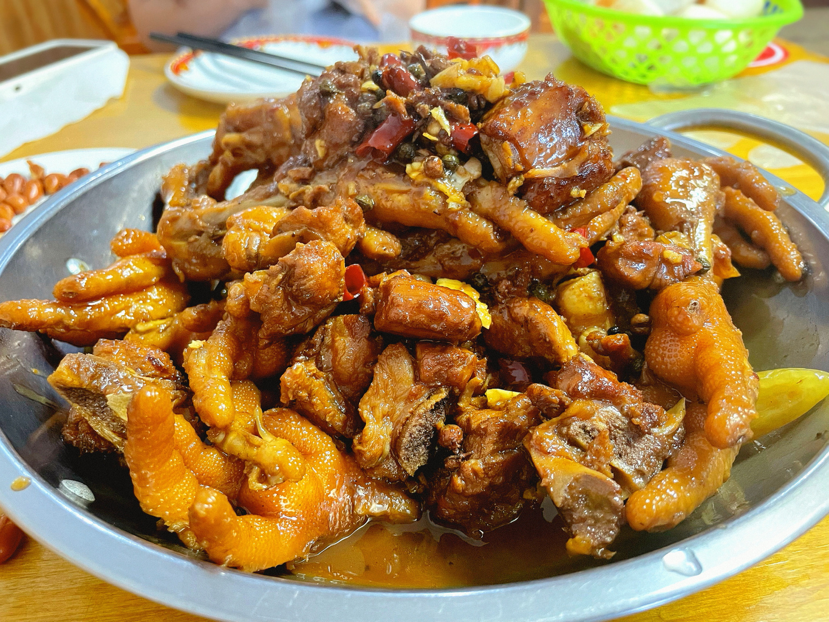 南阳特色美食|内乡黄焖鸡爪 汤浓味正!