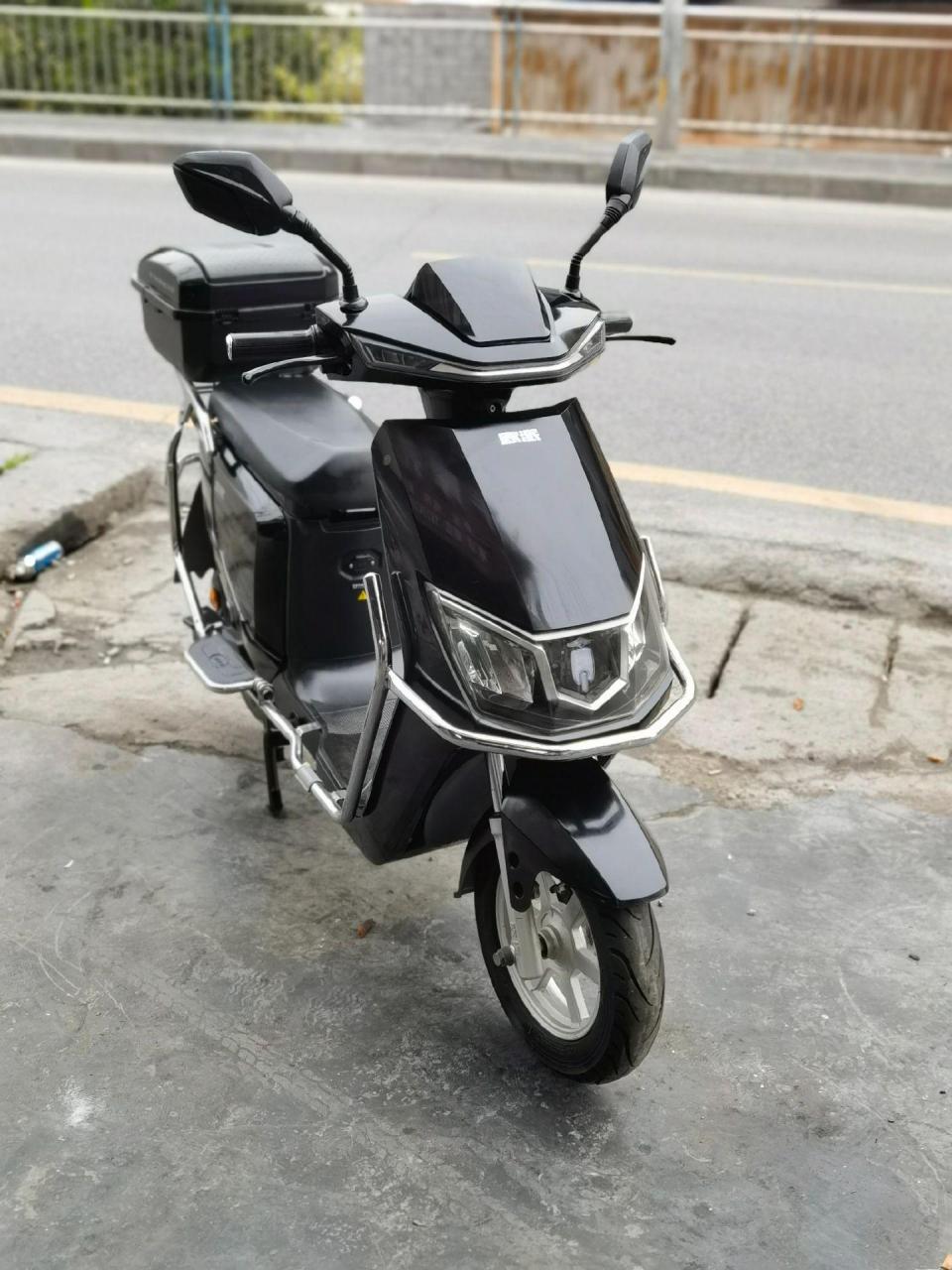 9成新的欧派电动车72伏20安6个大电瓶,配置前后碟刹真空胎大屏显示