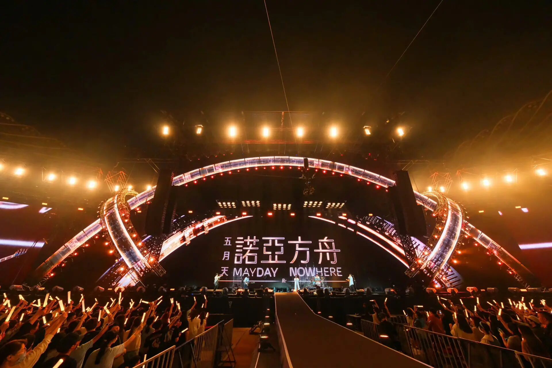 五月天演唱会主题是否只有北京有诺亚方舟 首先给结论:非也.