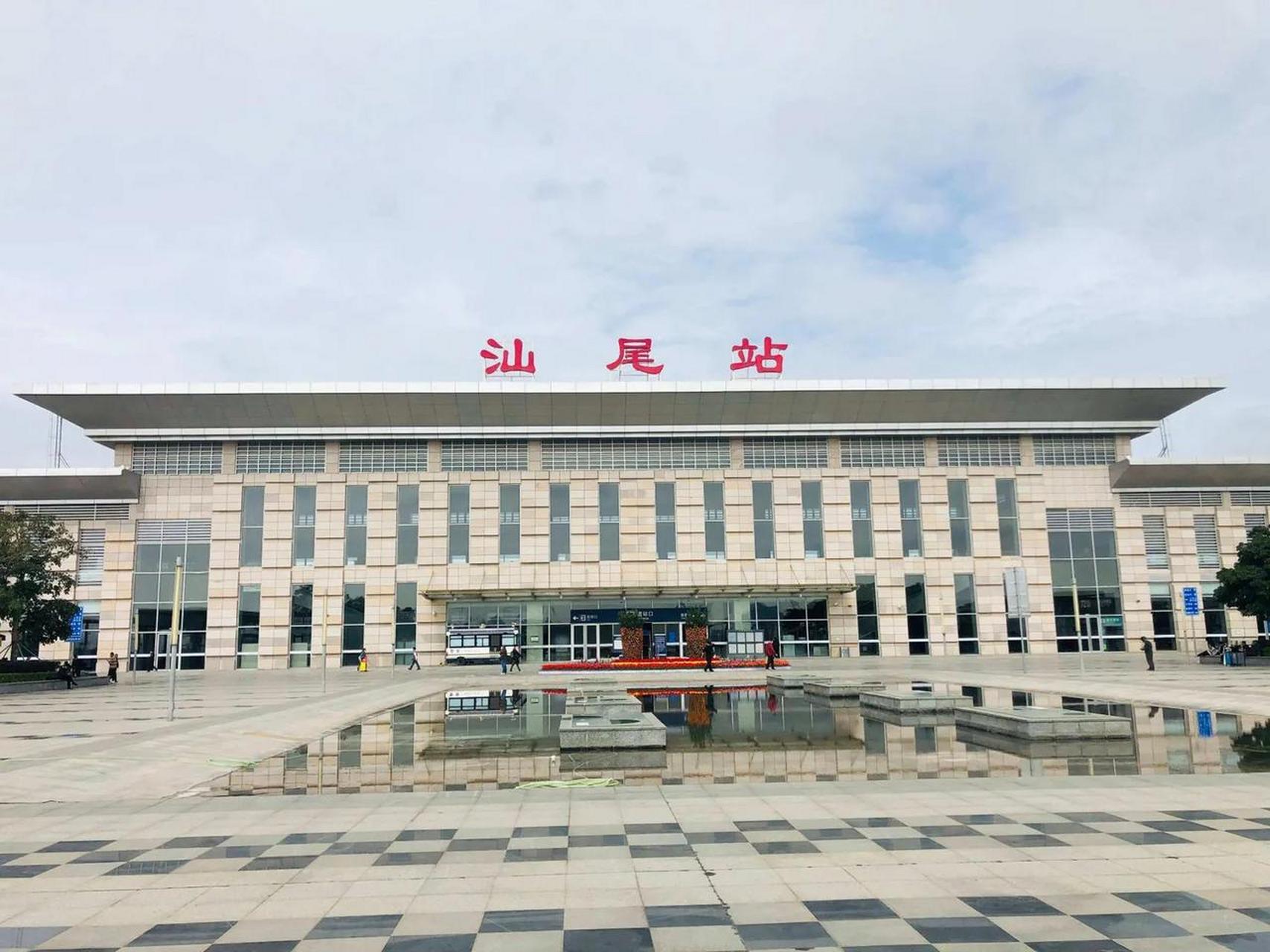 广汕高铁自广州市新塘站引出,向东经惠州市,深汕特