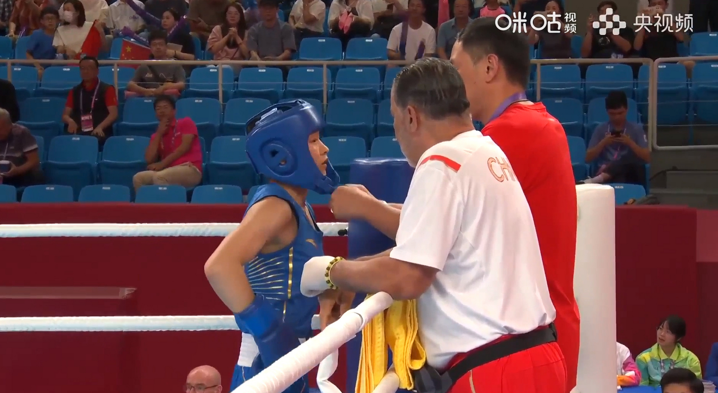 杭州亚运会拳击女子54公斤级半决赛,中国选手boxing常园 经过三幌合